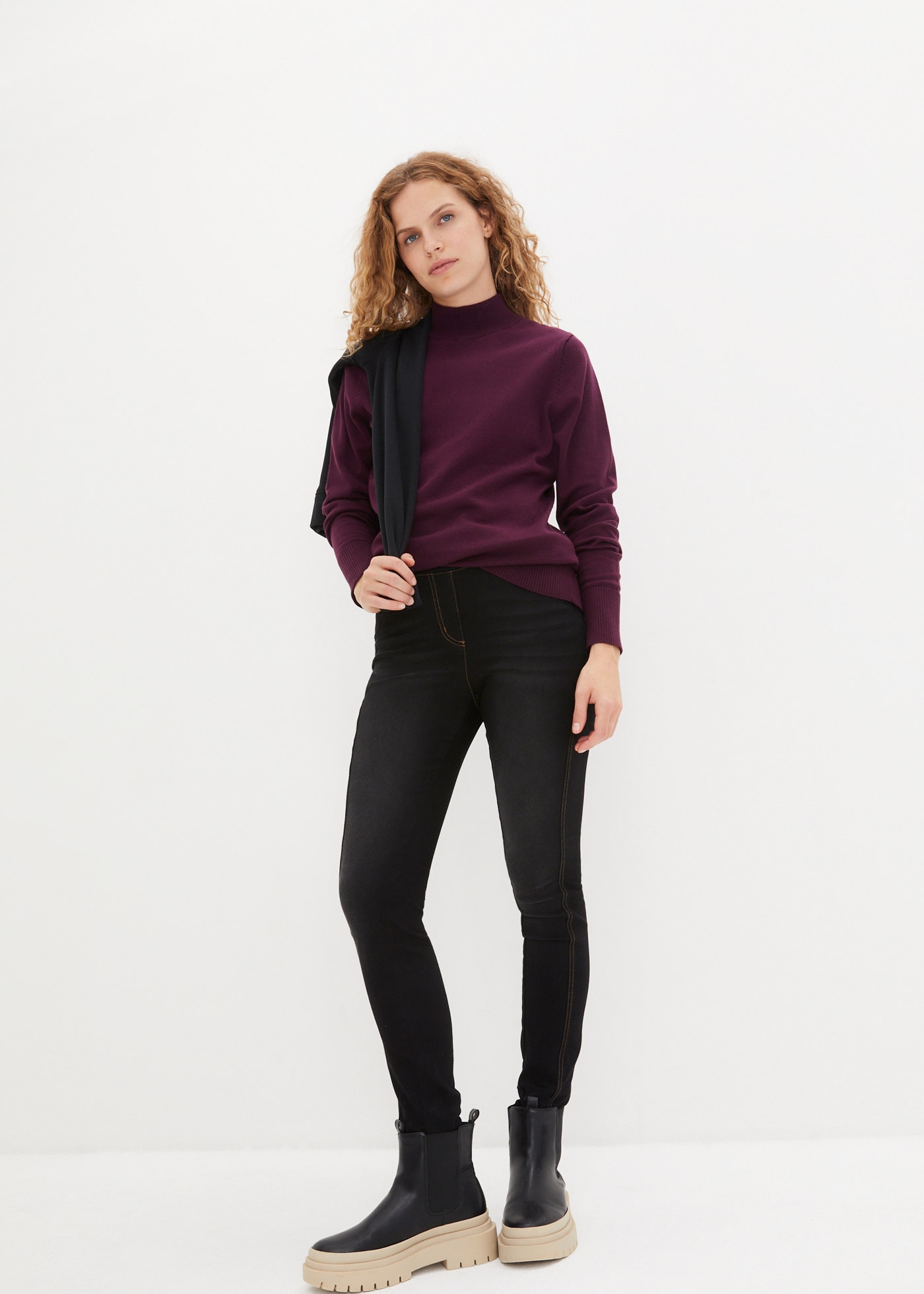 bonprix Sweatshirt »Sweatshirt«, klassischer Rundhalsausschnitt, bequeme Passform, ohne Verschluss
