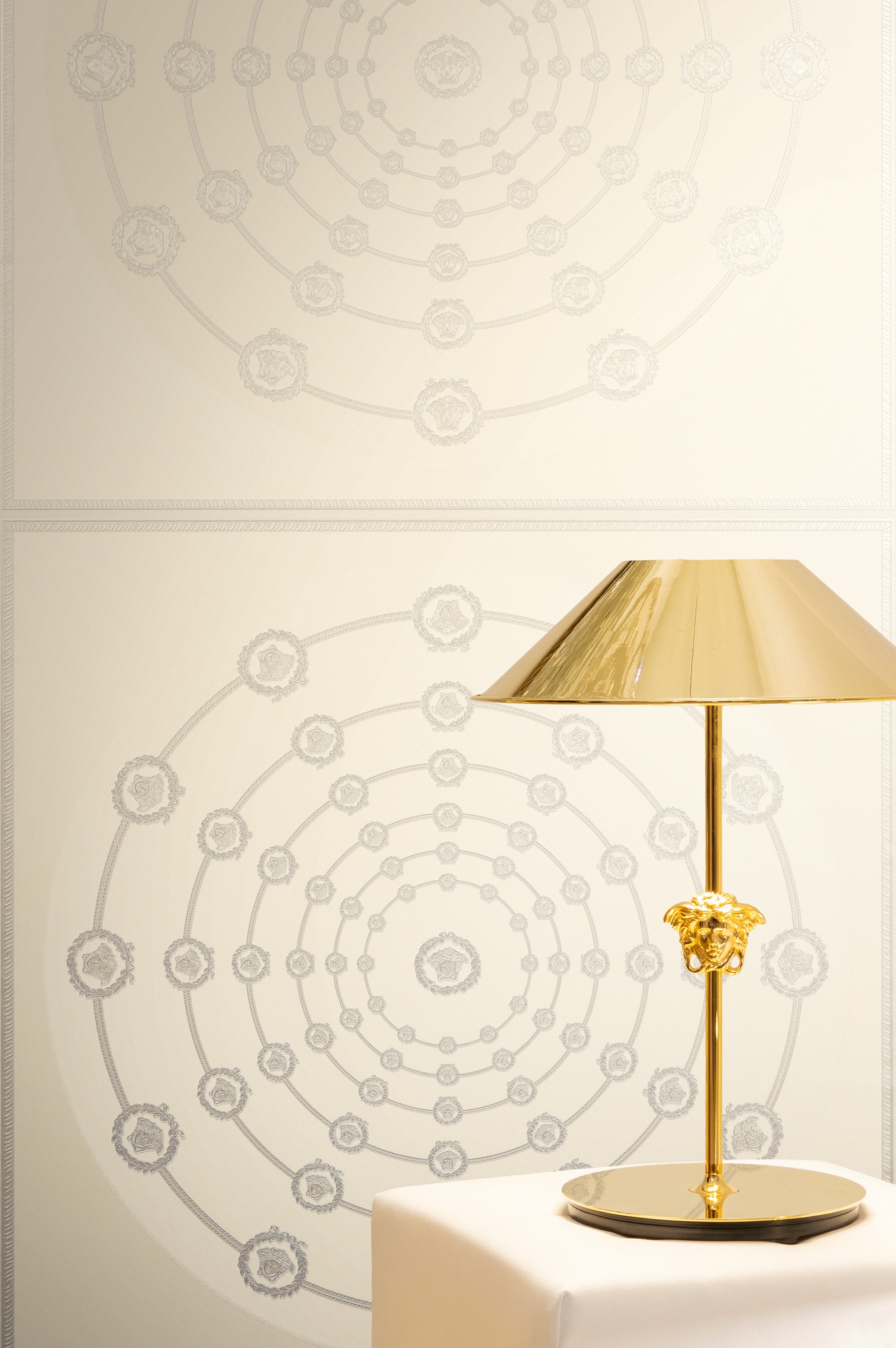 Versace Vliestapete »Versace 6 I Love Baroque –« 3D-Optik | Barock | Motiv geprägt Geometrisches Kreisdesign mit edlem Glanz & fein strukturierter Optik