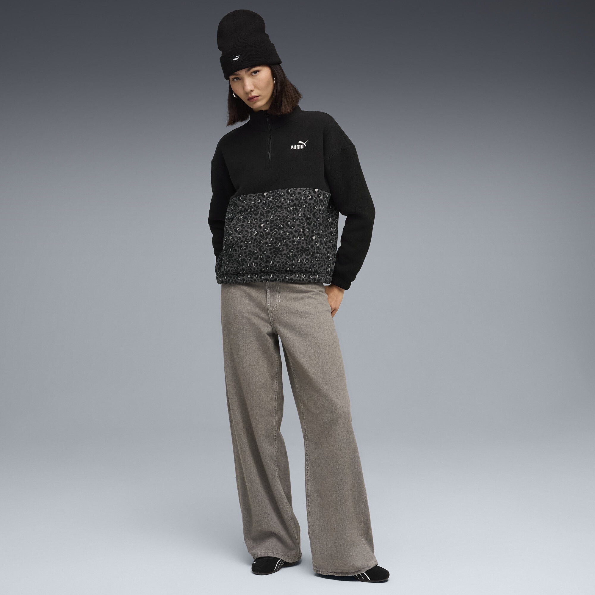 PUMA Sweatshirt »Essentials Relaxed Crew Sweatshirt mit Animal-Print Damen«