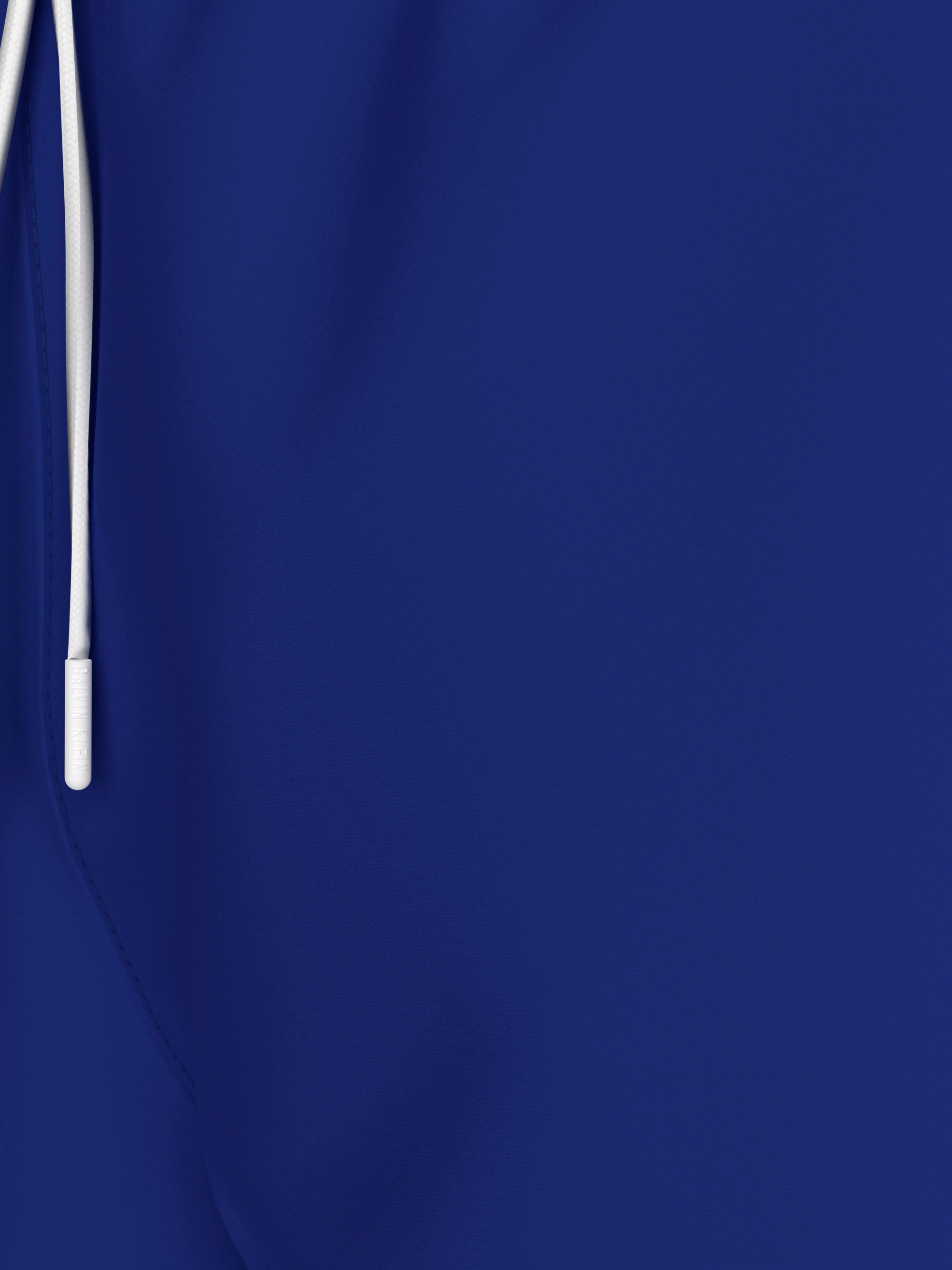 Calvin Klein Swimwear Badeshorts »MEDIUM DRAWSTRING« mit kontrastfarbenem Logo-Schrifztug am Bein