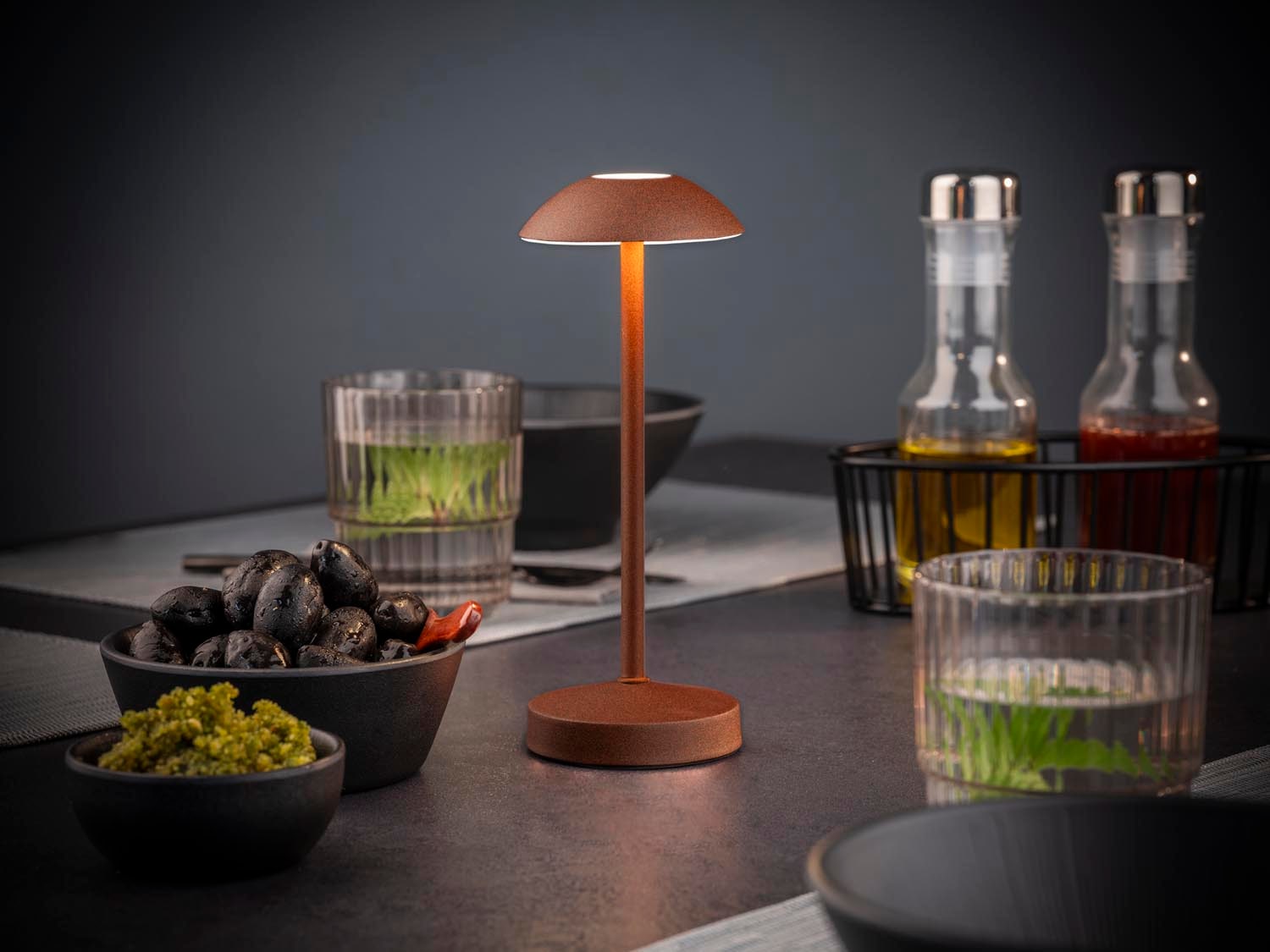 APS LED Tischleuchte »"ALVA" Kabellose USB-C Tischleuchte«, 1 flammig, Leuchtmittel LED-Modul | LED fest integriert, Spritzwasssergeschützt IP 54, inkl. Dockinstation und Fernbedienung