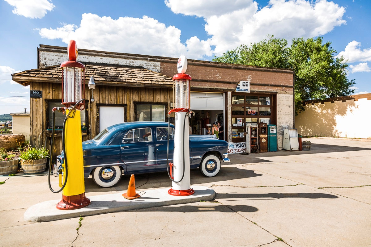 Papermoon Fototapete »RETRO TANKSTELLE-ROUTE 66 VINTAGE OLDTIMER USA CAR XXL«