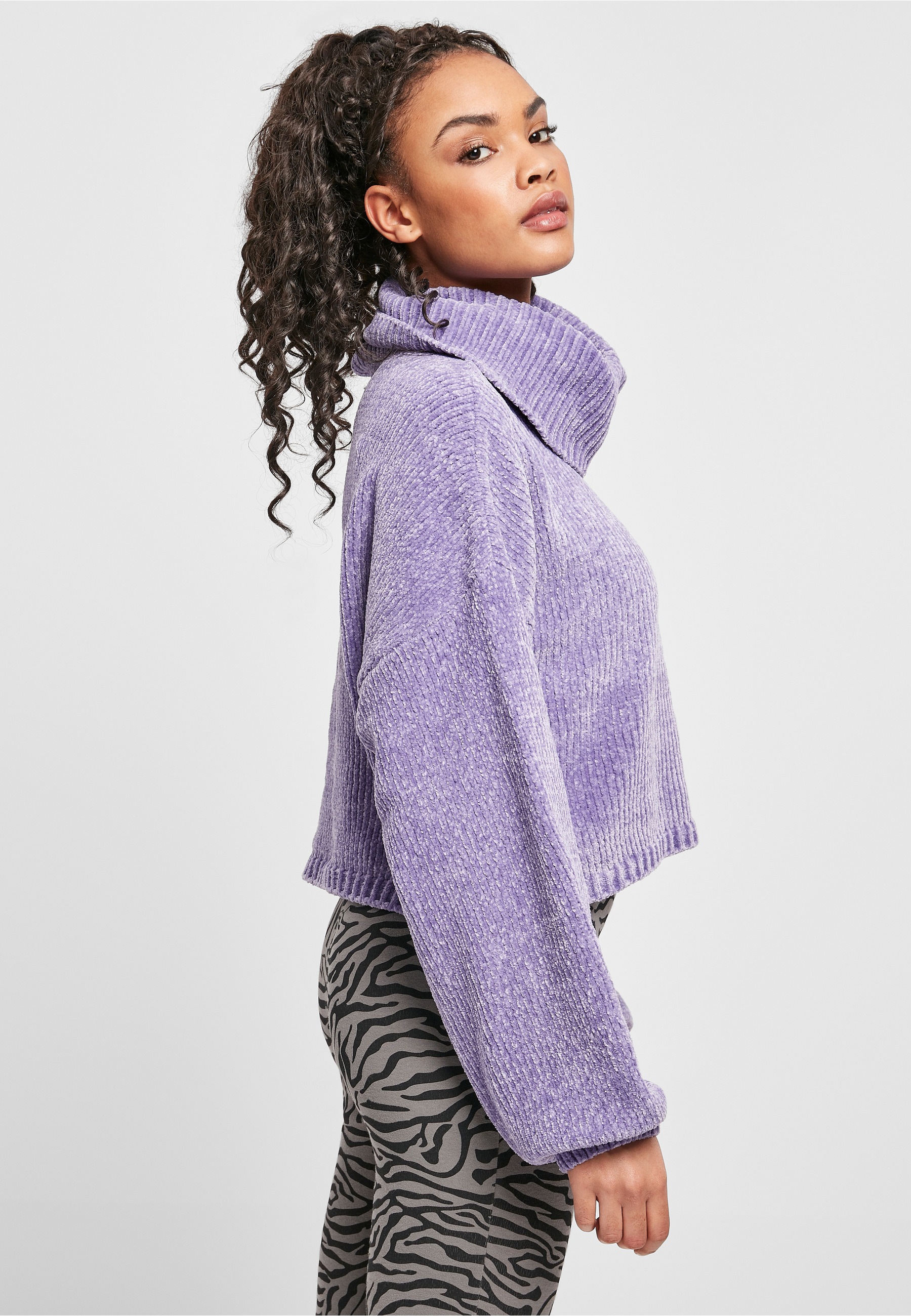 URBAN CLASSICS Sweatshirt »Urban Classics Damen Ladies Short Chenille Turtleneck Sweater«, 1 Stk.
