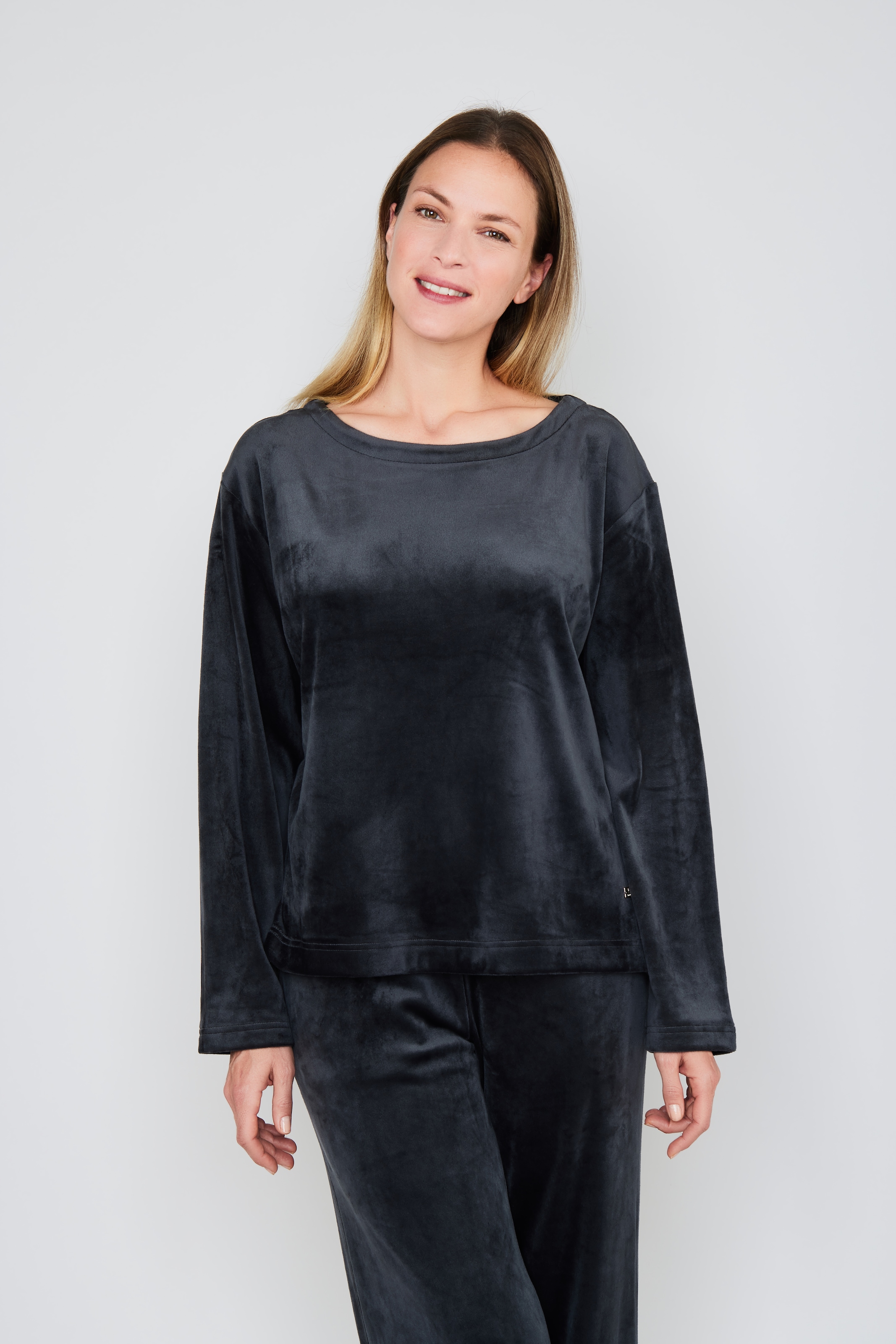 JOOP Longsweatshirt "Velvet", mit langen Ärmeln, Rundhalsausschnitt günstig online kaufen