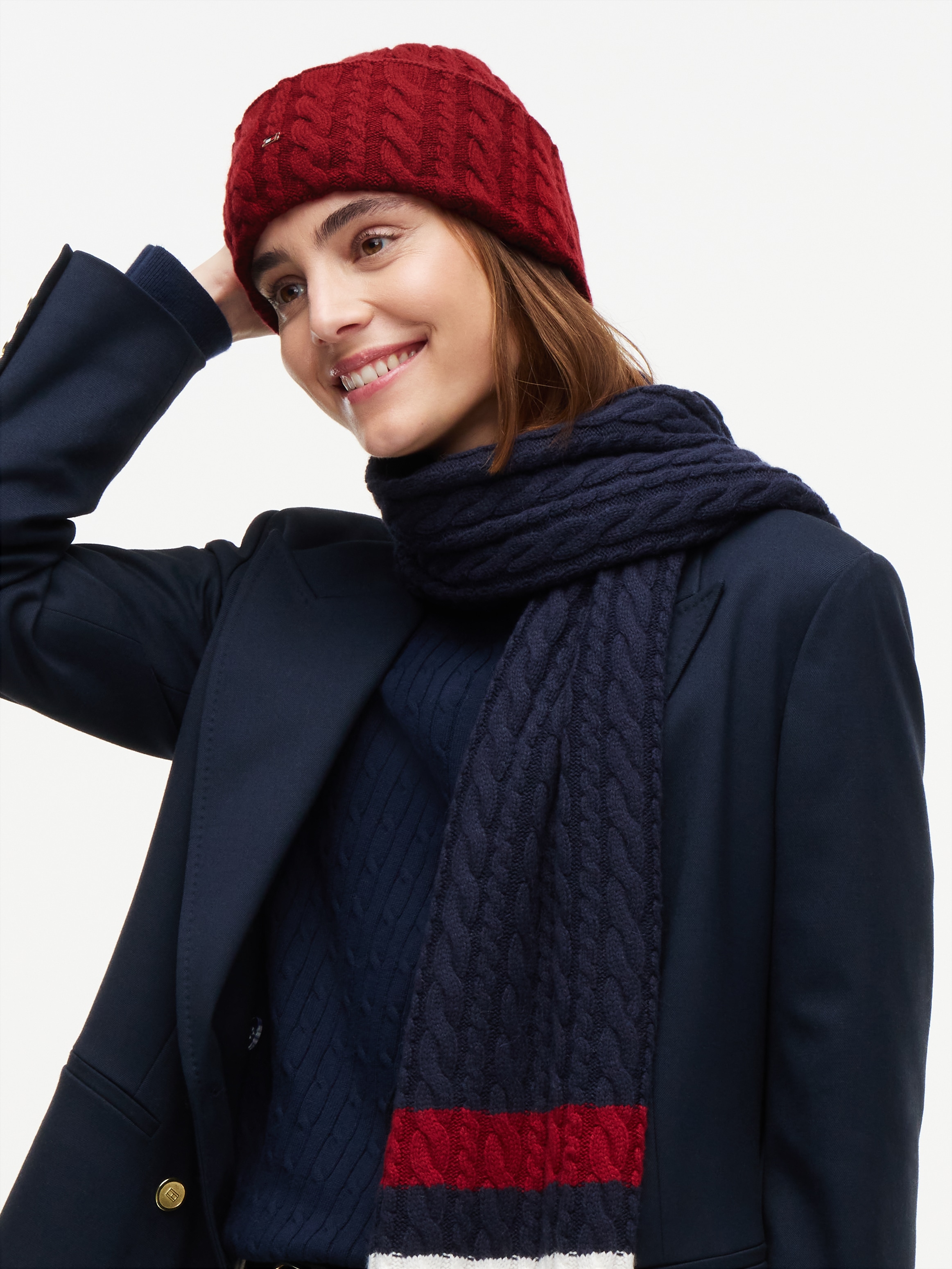 Tommy Hilfiger Beanie "ENAMEL FLAG CABLE" mit Alpakawolle und Zopfmuster