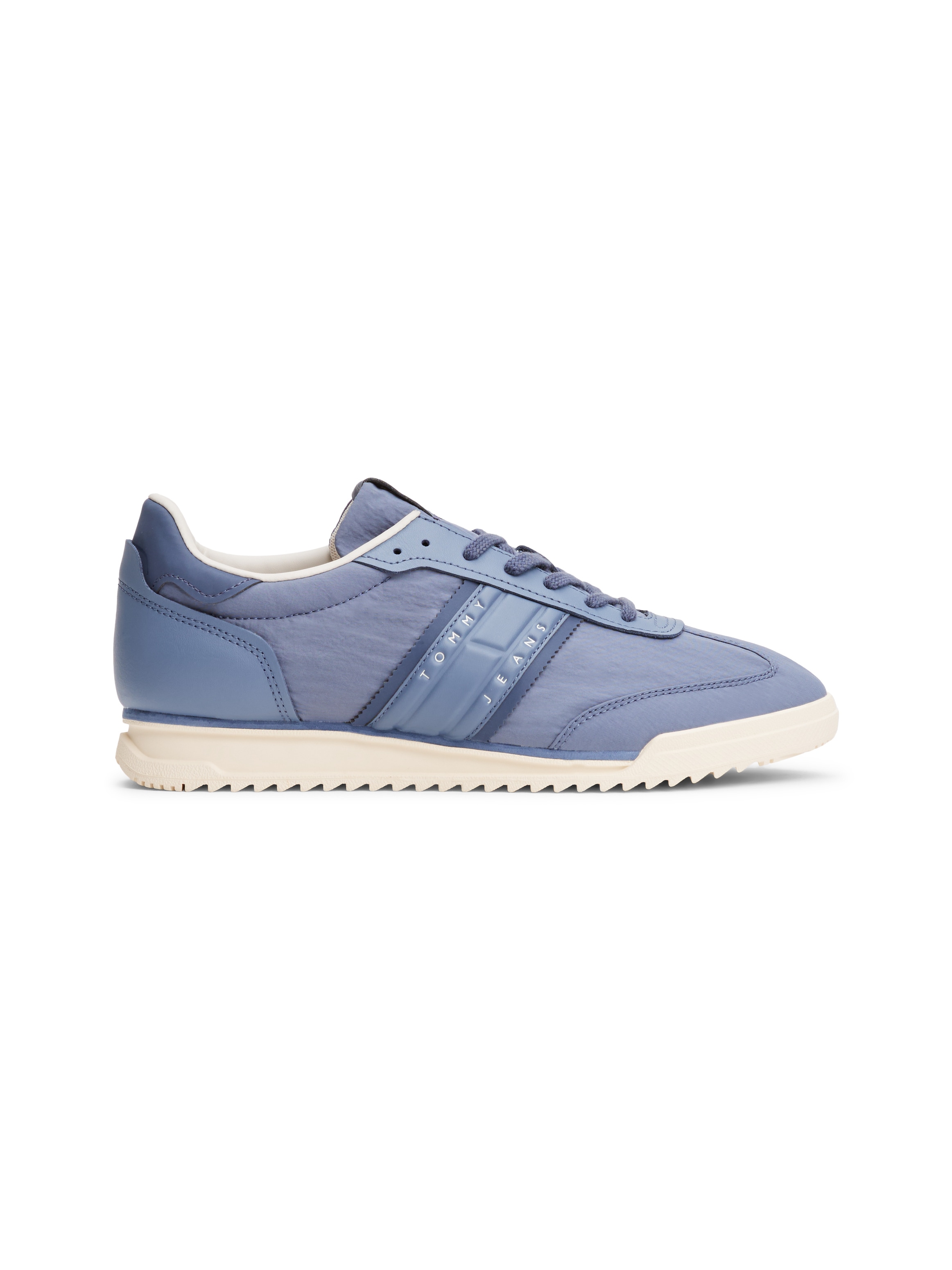 Tommy Jeans Sneaker »TJM RUNNER CLEATED MIX MAT.«, Freizeitschuh, Halbschuh, Schnürschuh mit Label an der Schuhzunge