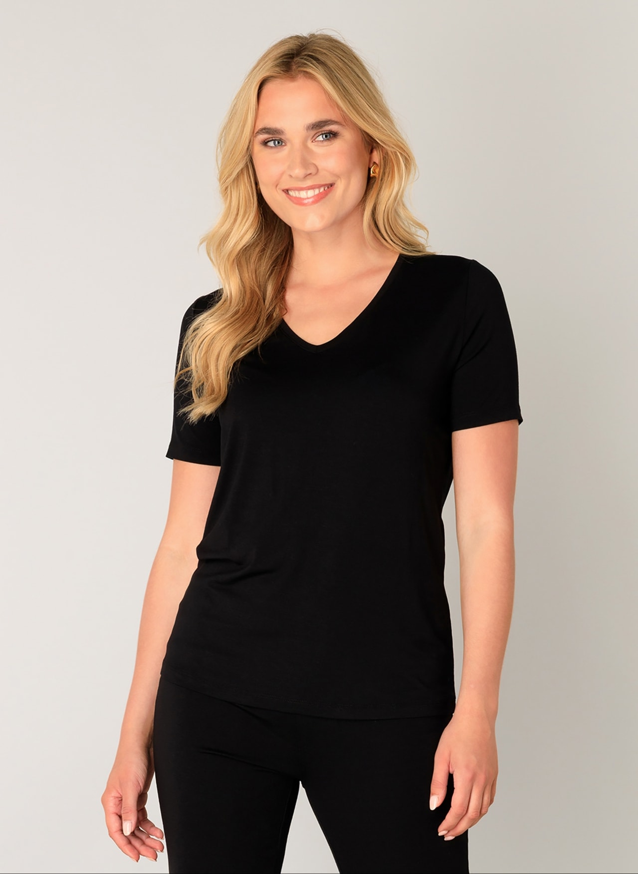 Base Level T-Shirt "Yanic", mit V-Ausschnitt günstig online kaufen