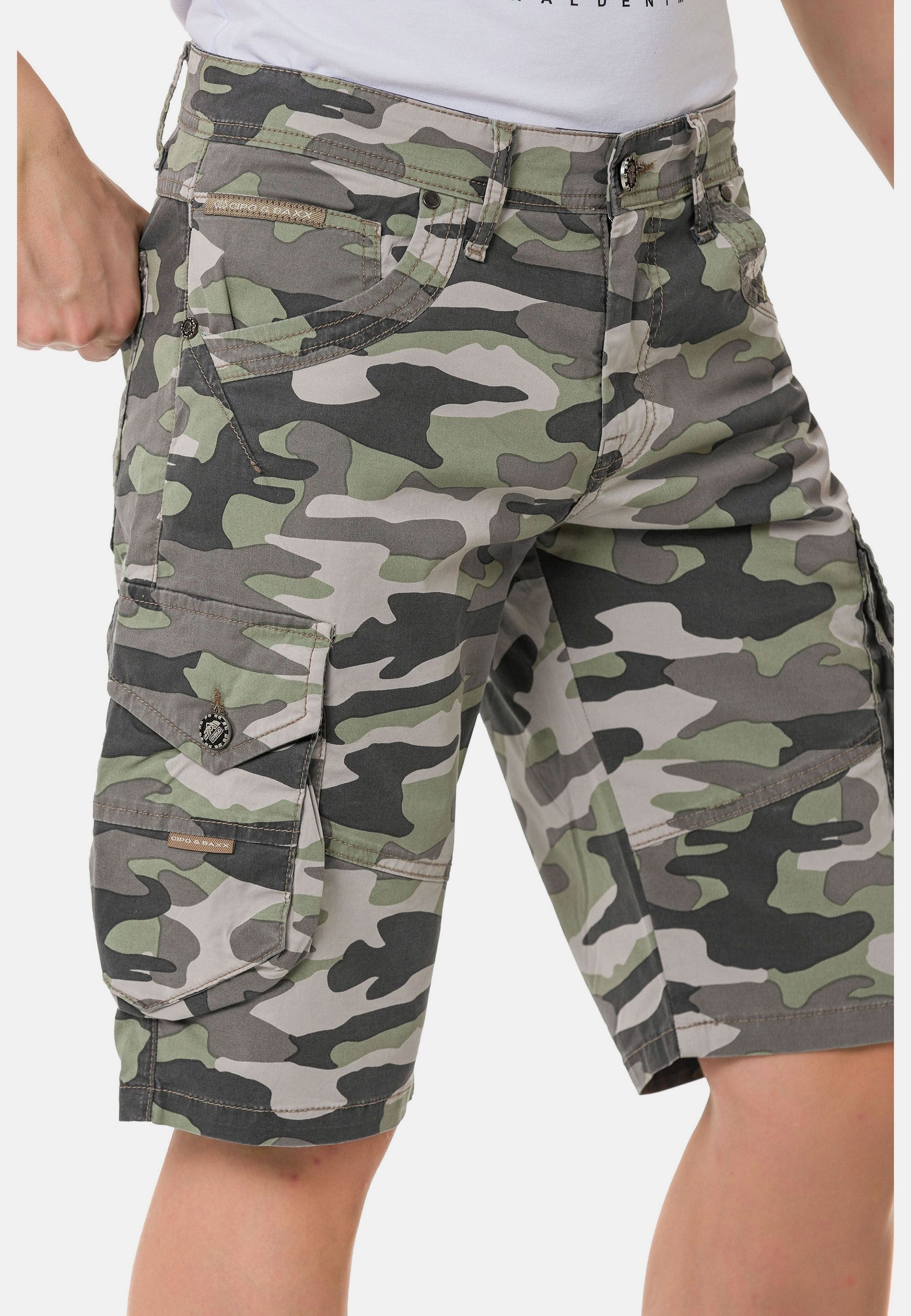 Cipo & Baxx Cargohose »Shorts«, im Camouflage-Design