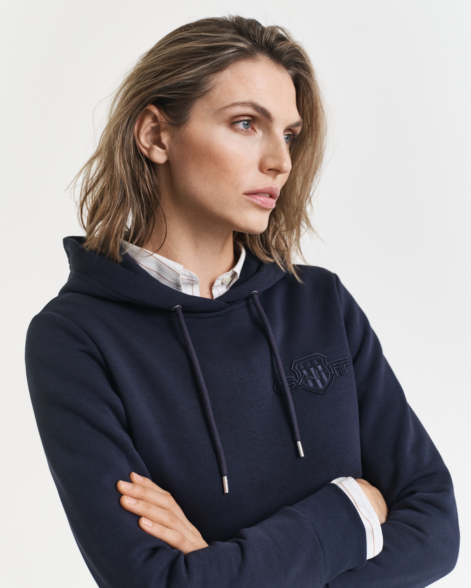 Thumbnail - Gant Hoodie "REG TONAL SHIELD HOODIE", Ton in Ton Stickerei, Rippbündchen