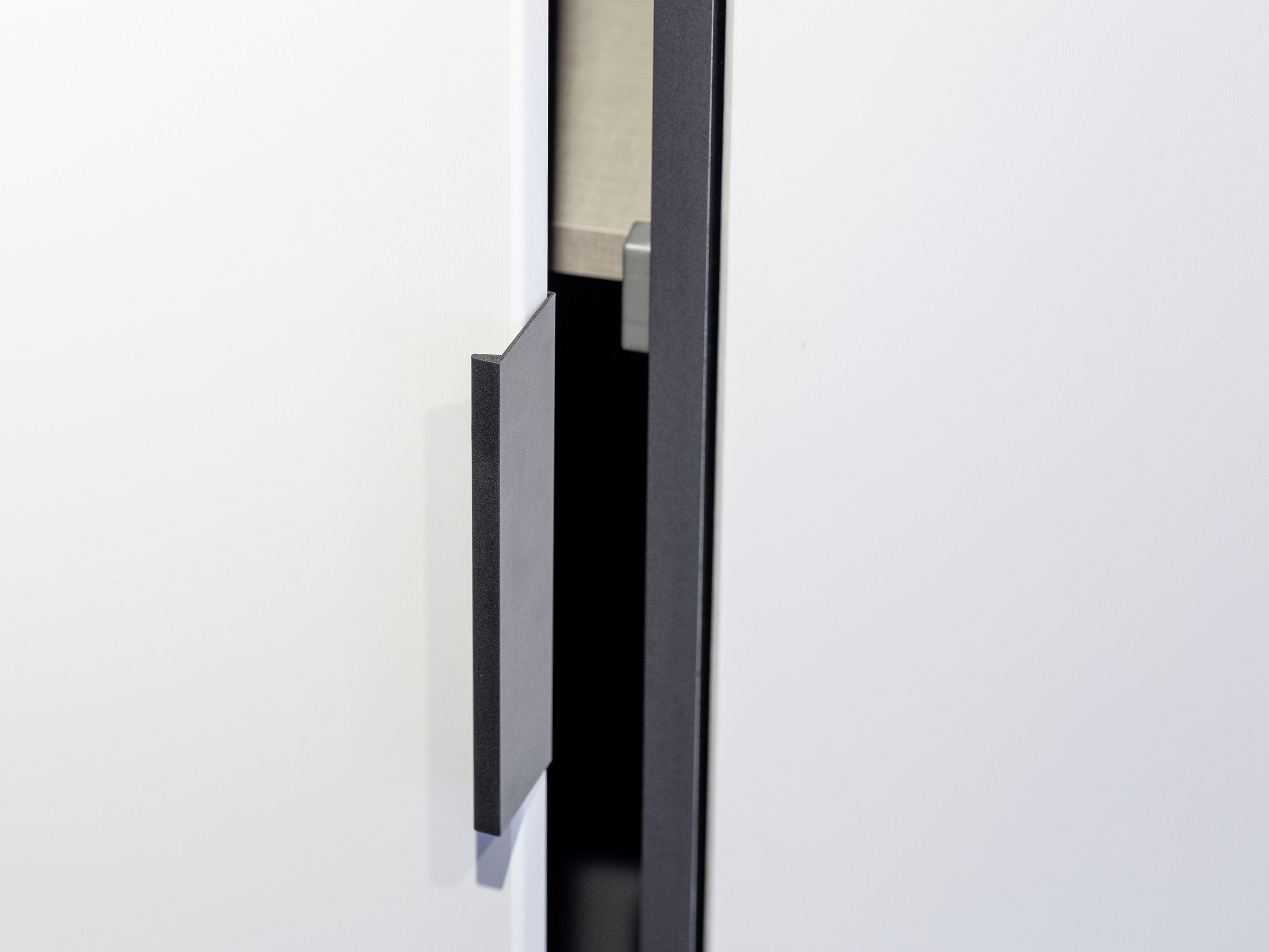 rauch Drehtürenschrank »Kleiderschrank Schrank Garderobe Wäscheschrank NAGATA viel Stauraum«, (in 3 verschiedenen Ausstattungen BASIC/CLASSIC/PREMIUM), mit Schubladen sowie Stangengriffen TOPSELLER MADE IN GERMANY