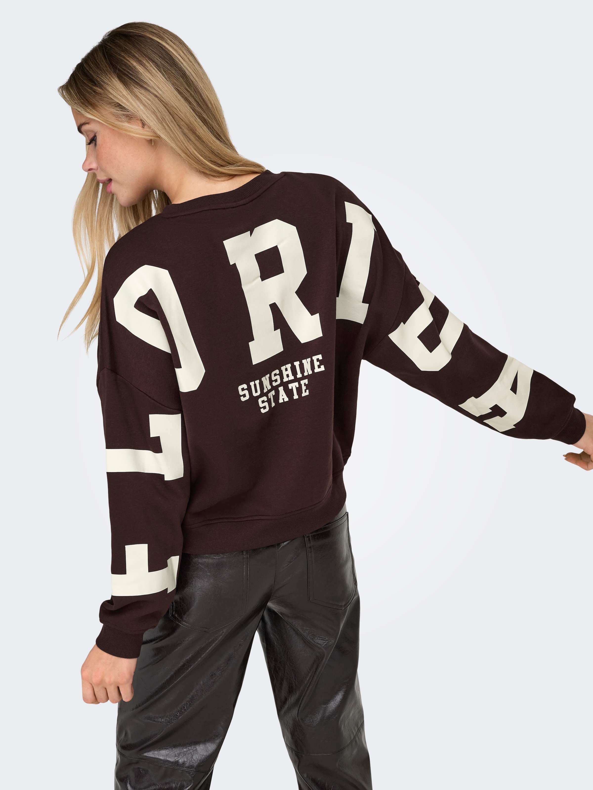 ONLY Sweatshirt »ONLSWEAT L/S BACK/SLEEVE PRINT SWT NOOS«, Baumwollmischung, loose fit
