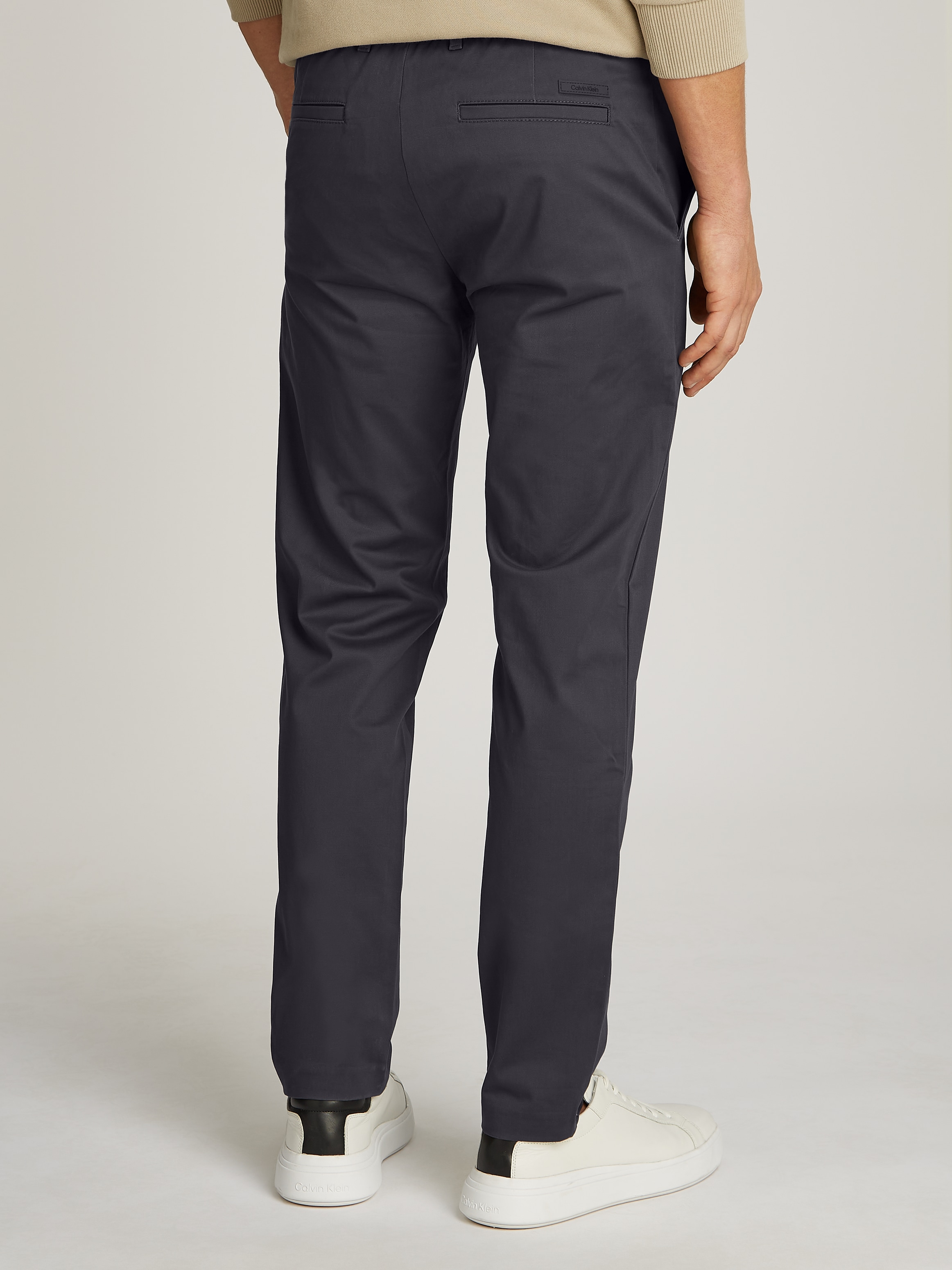 Calvin Klein Chinohose "SATEEN STRETCH TAPERED", mit Logoprägung günstig online kaufen