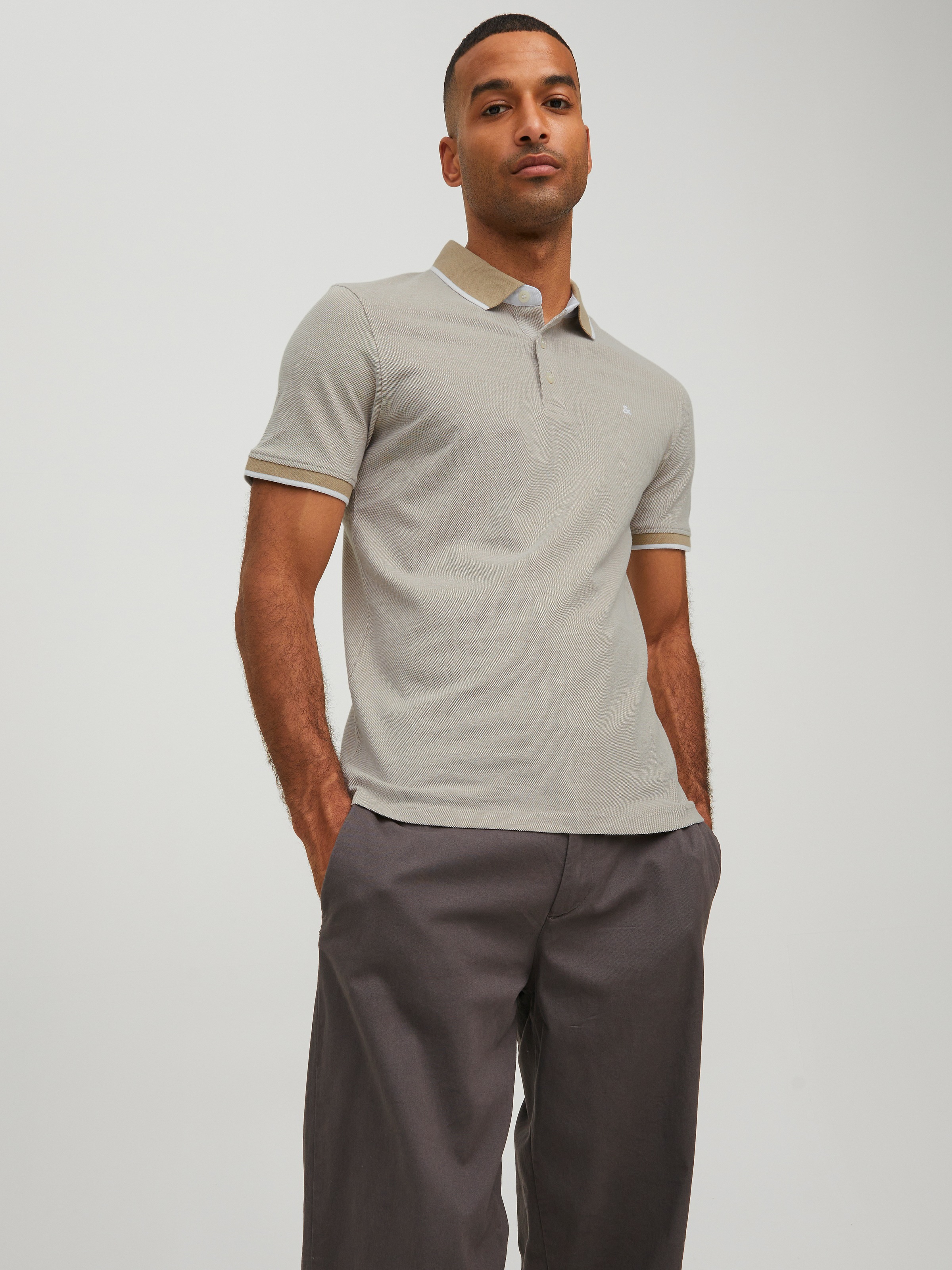 Thumbnail - Jack & Jones Poloshirt "JJEPAULOS Poloshirt mit klassischem Kragen und figurbetonter Form" Logostickerei, modisch, schma...