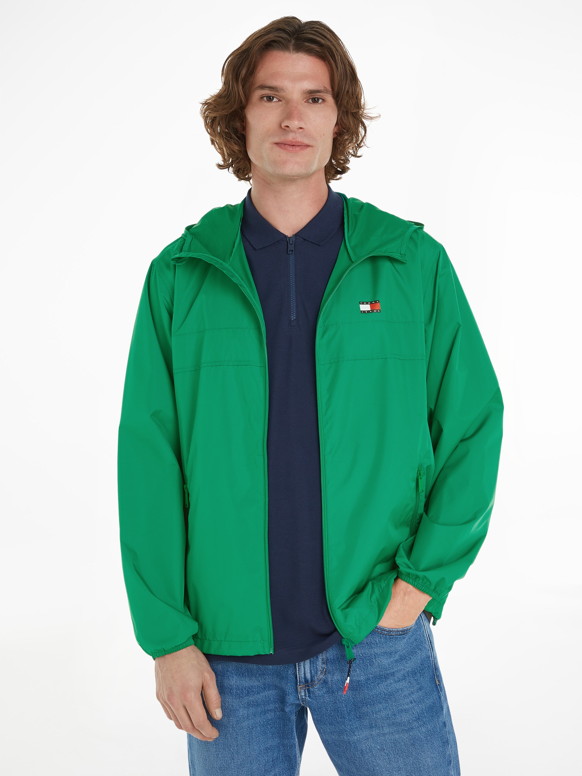 Tommy Jeans Outdoorjacke "TJM LW CHICAGO JACKET", mit Kapuze, mit Logoprägu günstig online kaufen