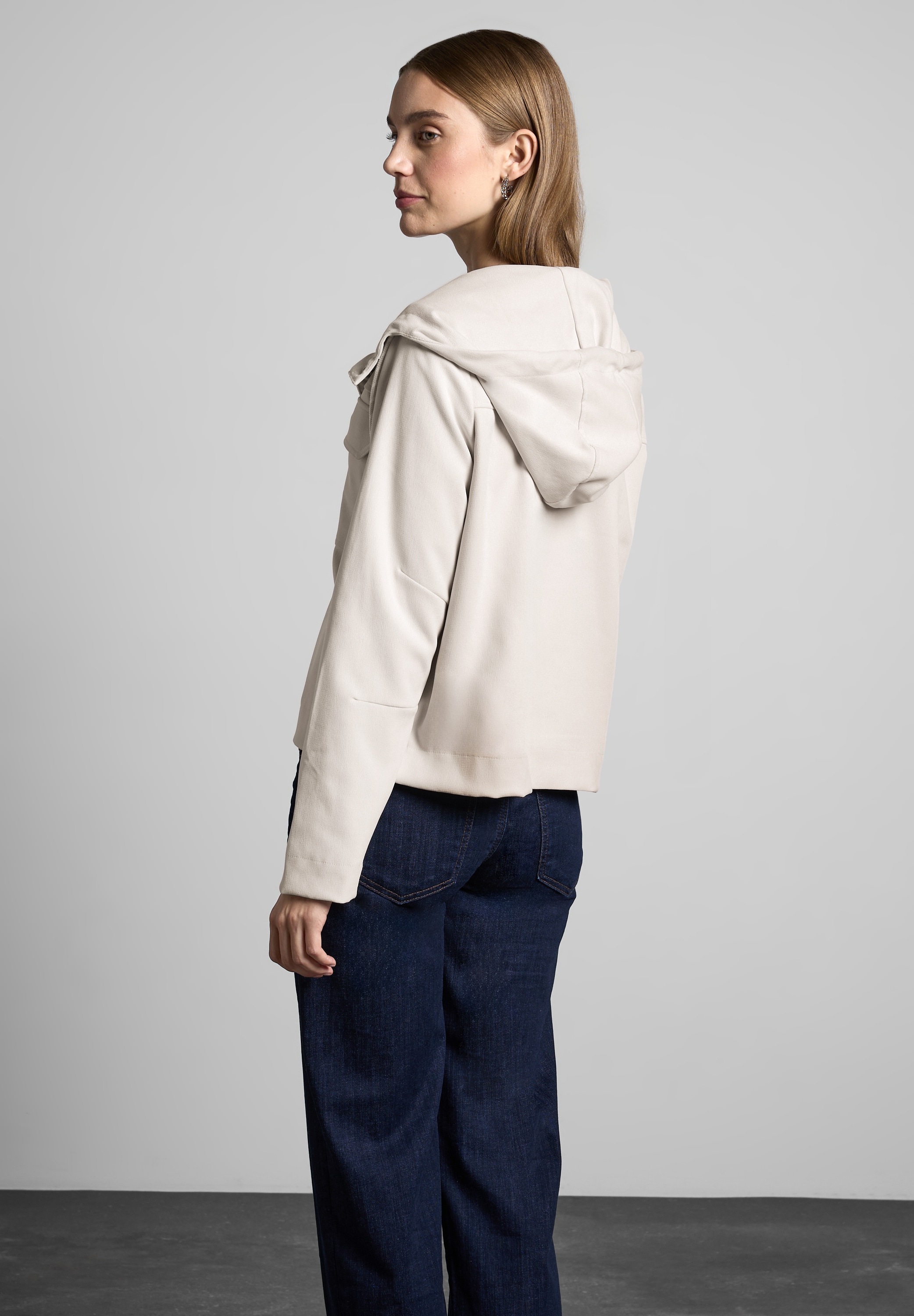 STREET ONE Kurzjacke, mit Kapuze, in angenehmen Materialmix