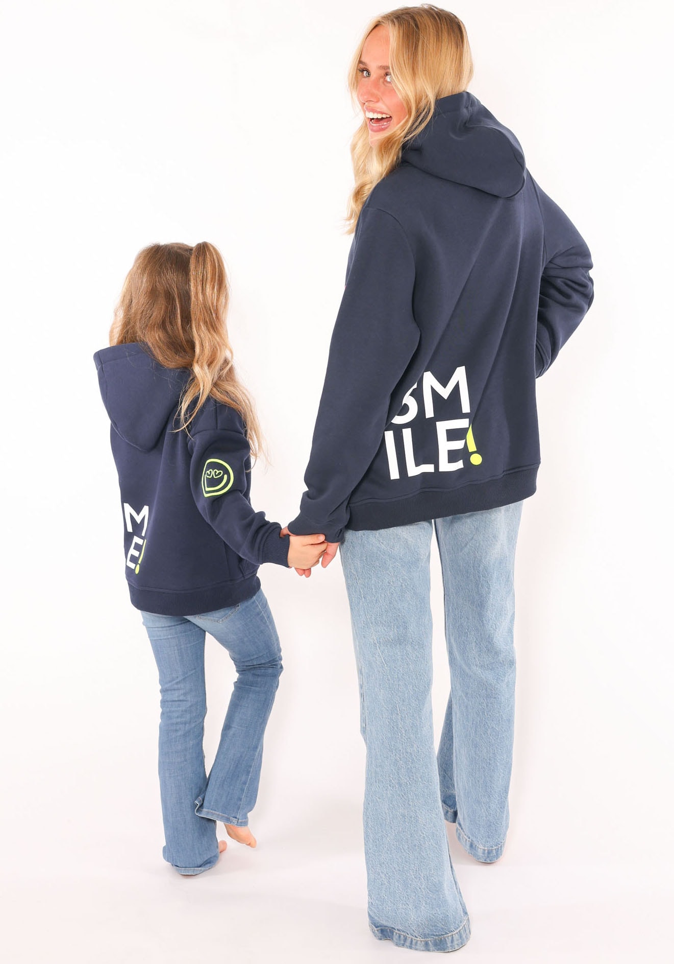 Zwillingsherz Hoodie, mit "Smile"-Aufdruck in Neonfarben und gesticktem Smiley