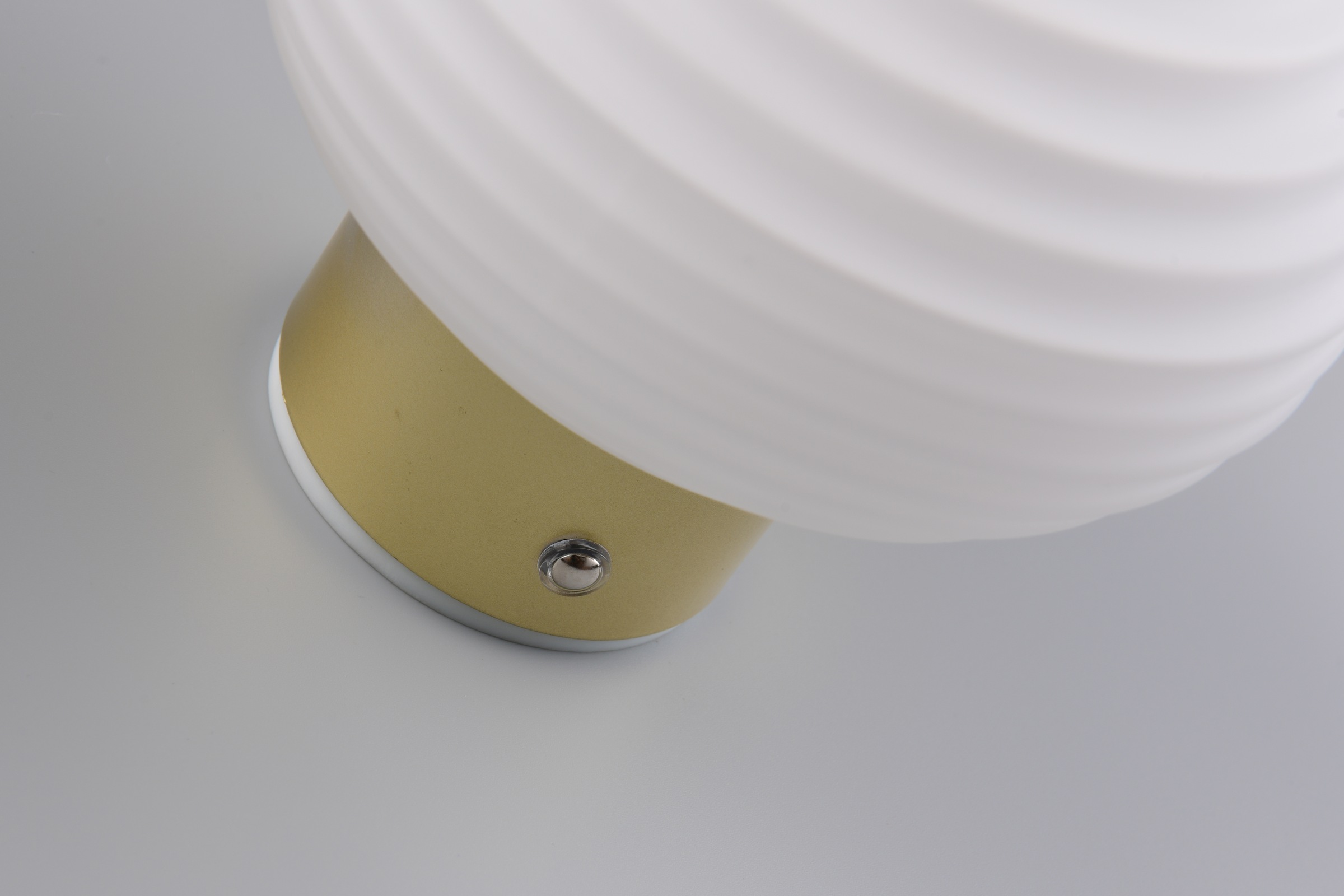 REALITY Leuchten LED Wandleuchte »EARL, runde Akku Wandlampe mit Touchdimmer, USB-Anschluss Ø 15,5cm«, 1 flammig, Leuchtmittel LED-Board | LED fest integriert, Akku Wandlampe Glasschirm, einfache Wandbefestigung, Tiefe 15 cm
