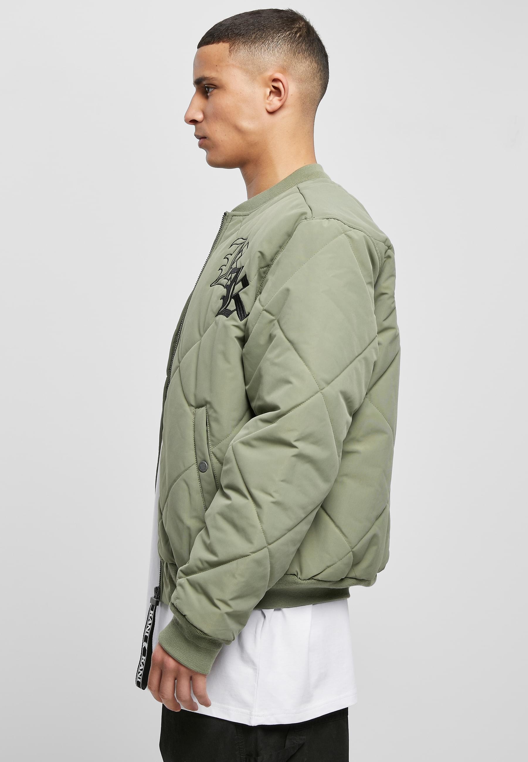 Karl Kani Bomberjacke »Karl Kani Herren KM224-021-1 KK OG Old English Quilted Bomber« 1 Stk. tlg. ohne Kapuze