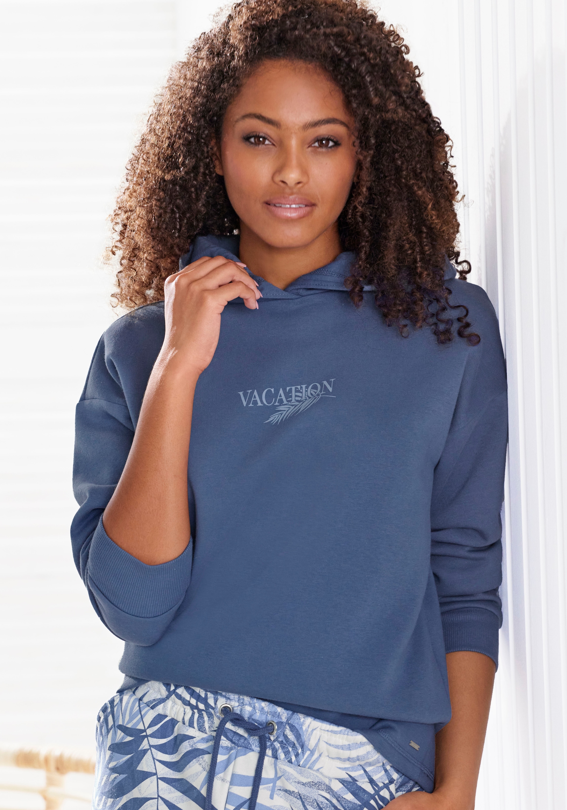LASCANA Hoodie, 1 Stk. Kapuzensweatshirt, Loungeshirt mit Frontprint, Loung günstig online kaufen
