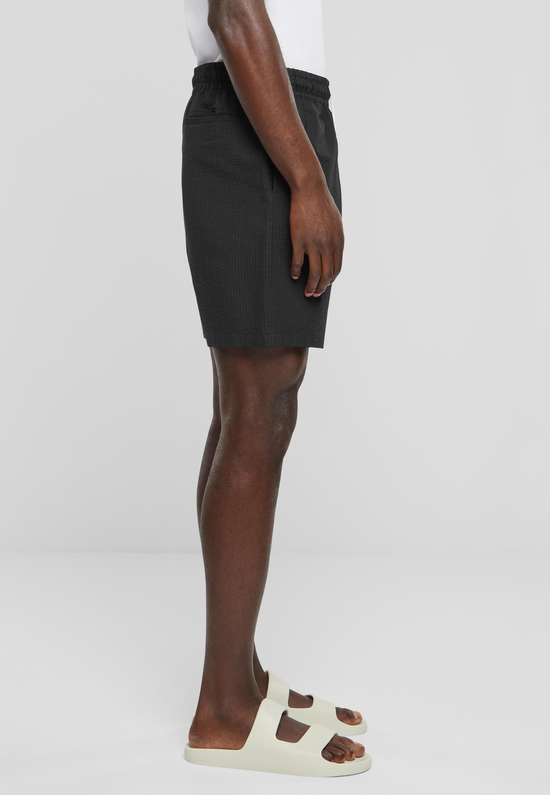 URBAN CLASSICS Shorts »Urban Classics Herren Basic Seersucker Shorts«, (1 tlg.)