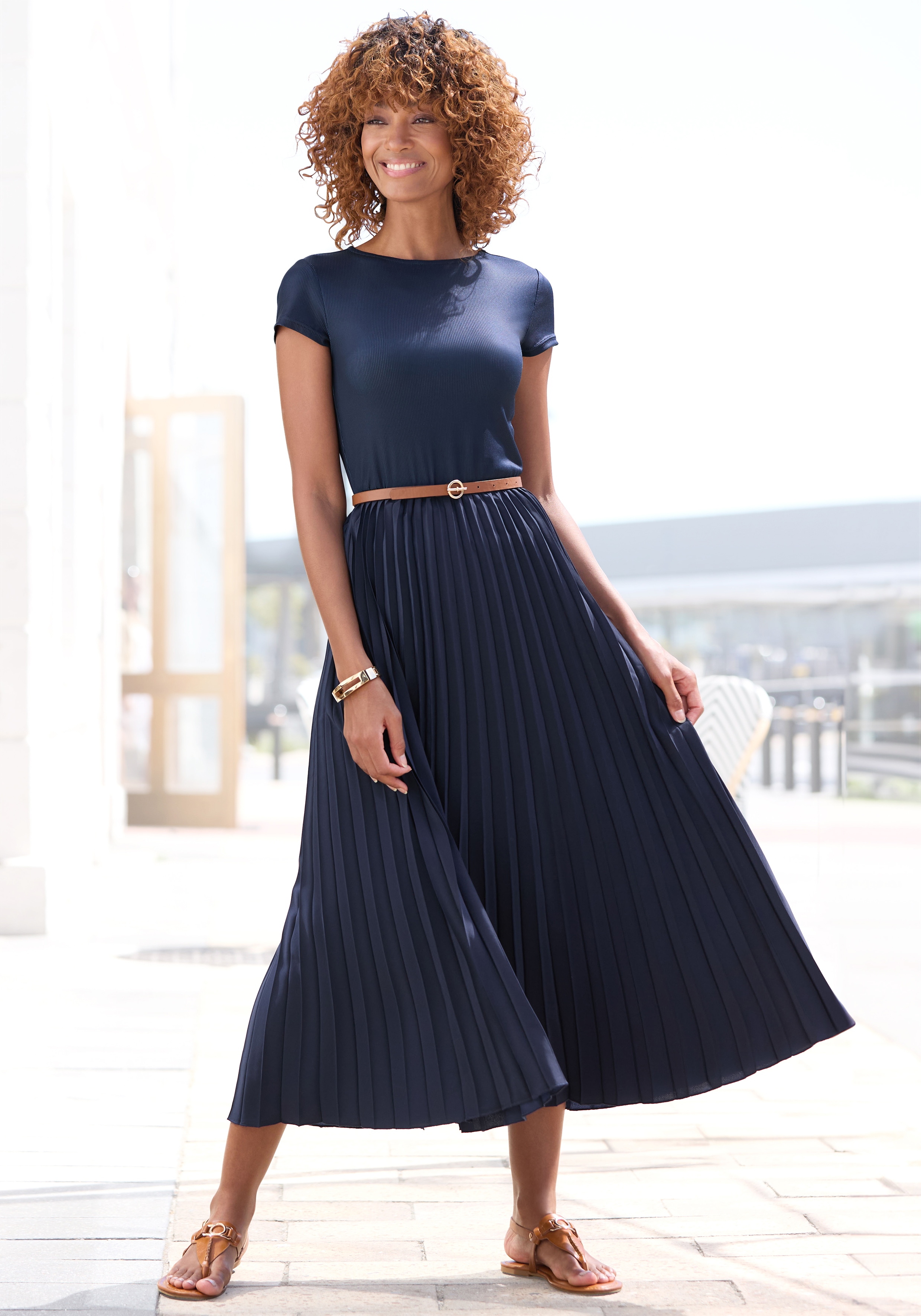 LASCANA Midikleid "mit Plisseerockteil, bügelfreie Qualität" Ohne Taschen elegantes Sommerkleid, Festkleid, Plisseekleid, modisch