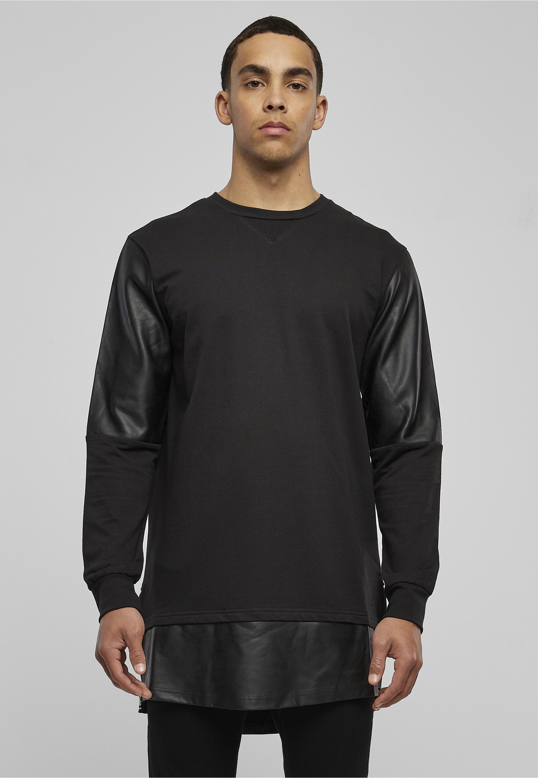 URBAN CLASSICS Sweatshirt »Urban Classics Herren Long Zipped Synthetic Leather Crewneck«, 1 Stk.
