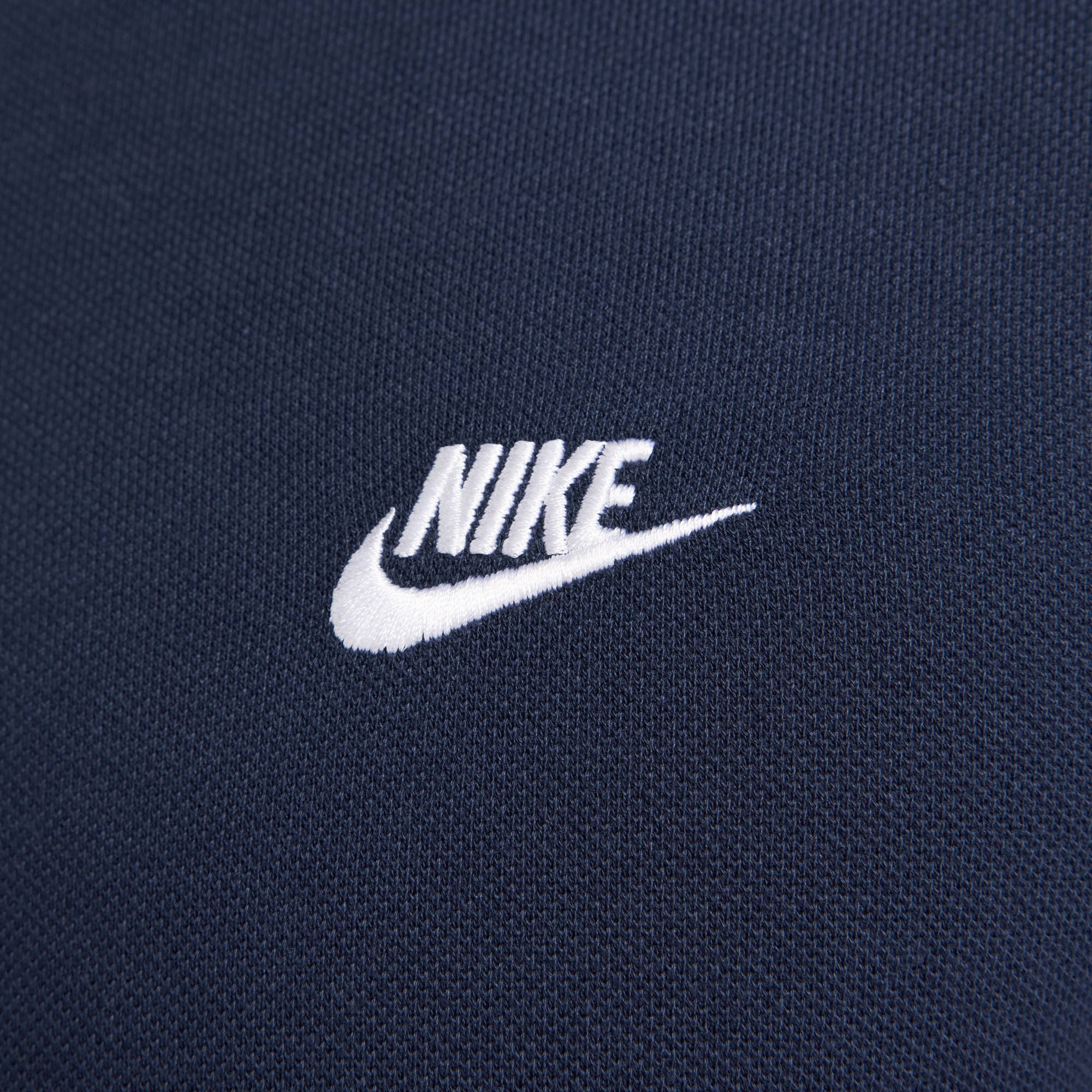 Nike Sportswear Poloshirt »M NK CLUB SS POLO PIQUE« gerade Passform, kurze Ärmel, 2-Knopf-Kragen, sportlicher Stil