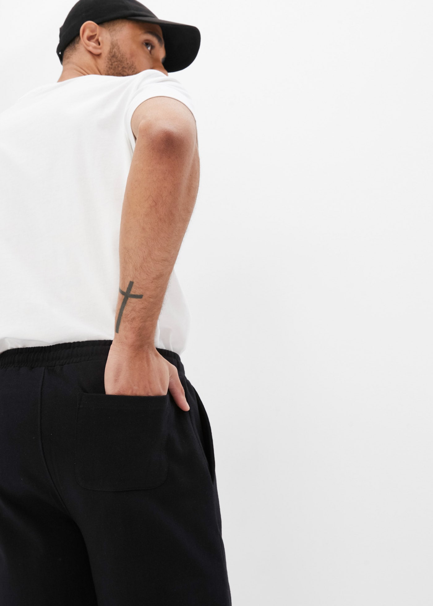 bonprix Sweatbermudas  aus Baumwolle, Regular Fit, mit Eingrifftaschen