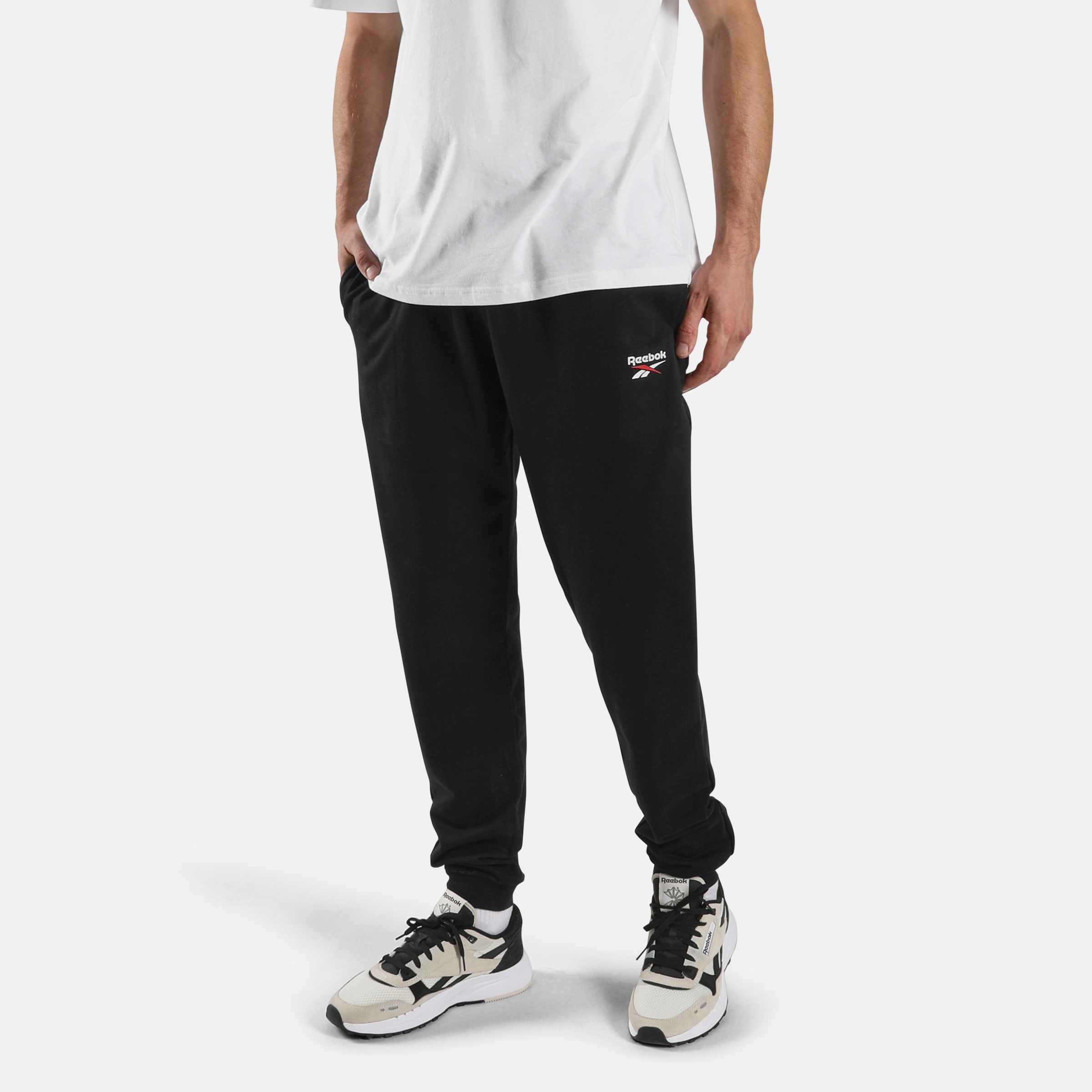 Reebok Jogginghose "ID SMALL LOGO FRENCH TERRY JOGGER PANTS" für Erwachsene geeignet, aus Baumwolle, in den Größen S bis XXL