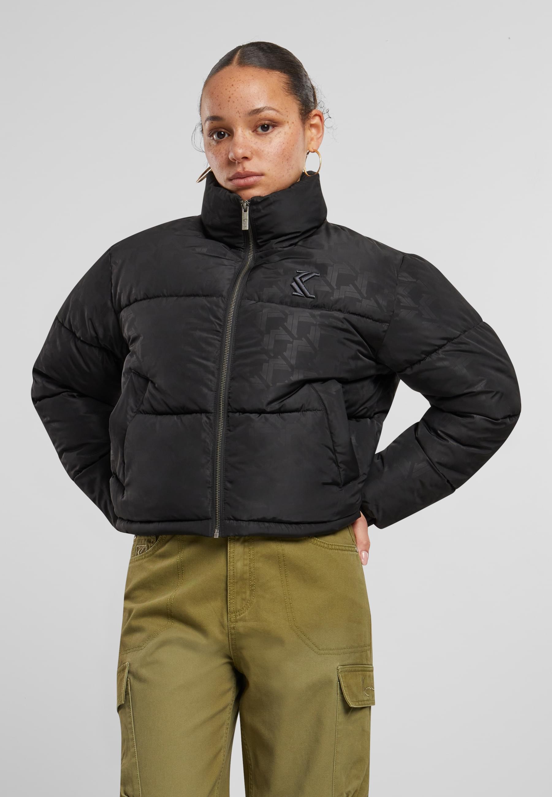 Karl Kani Winterjacke »Karl Kani Karl Kani OG AOP Crop Puffer Jacket«, (1 St.), ohne Kapuze