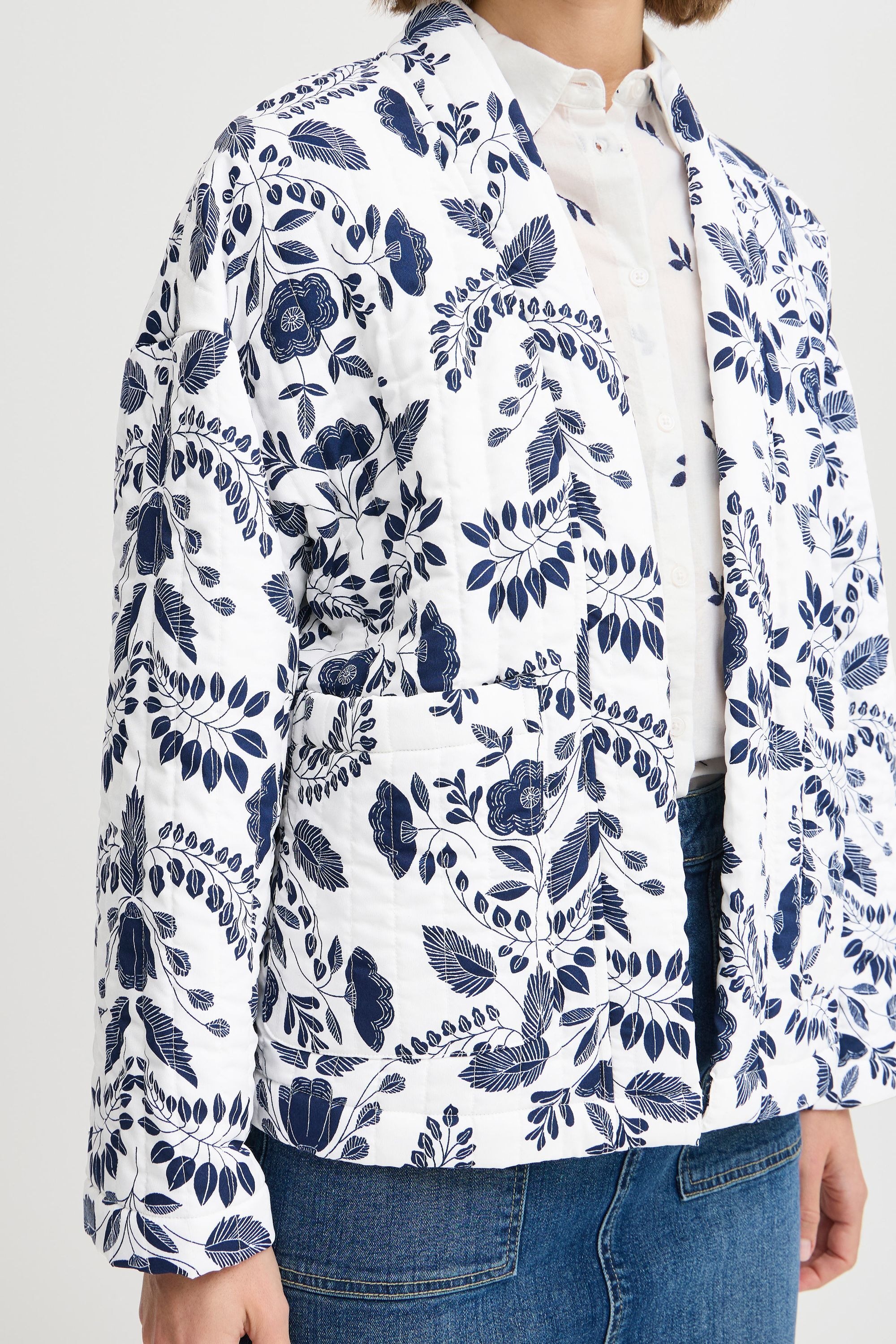 b.young Kurzjacke »Kurzjacke BYDAIMA KIMONO -«, ohne Kapuze