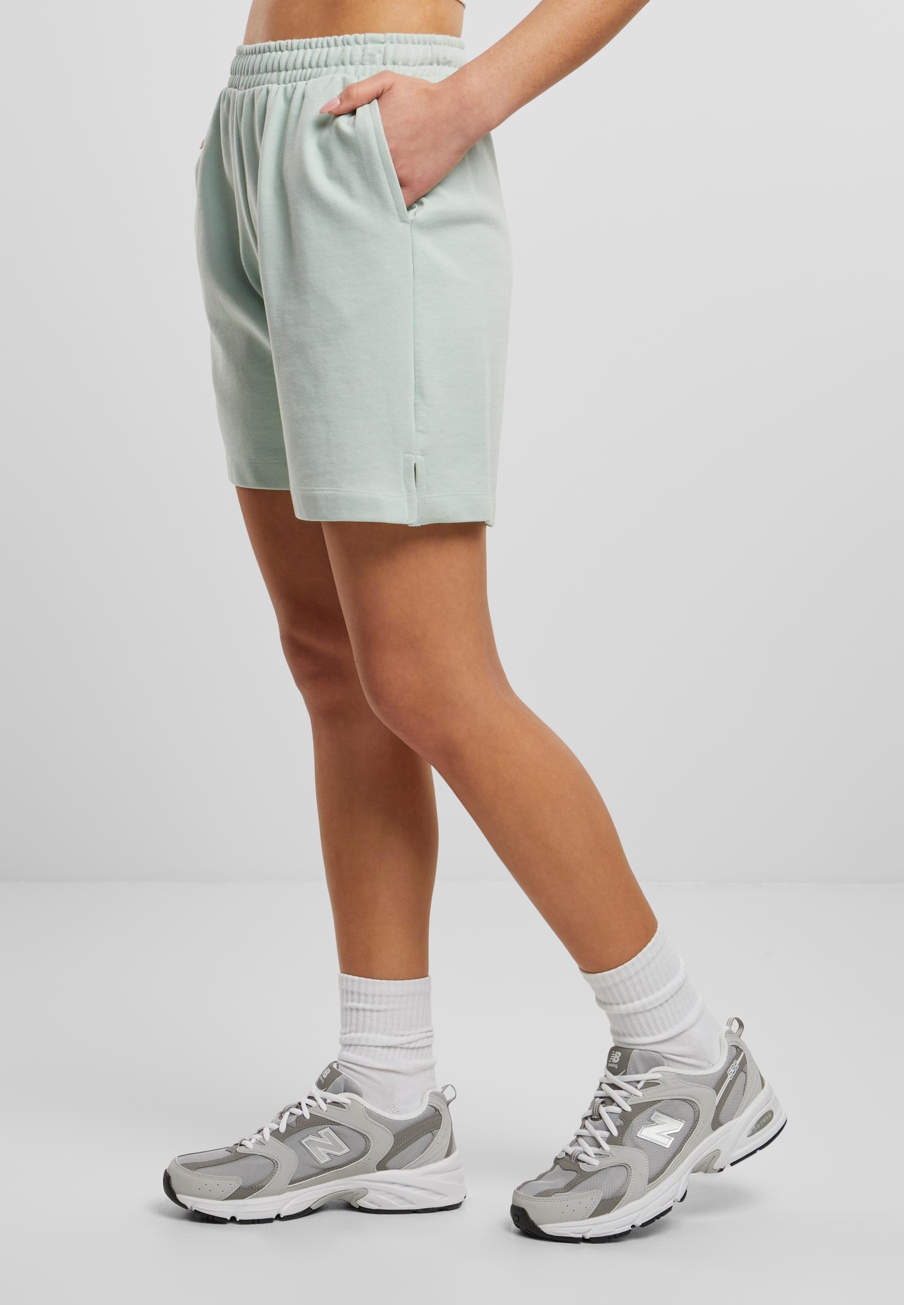 URBAN CLASSICS Sweatshorts »Urban Classics Damen Ladies Organic Terry Bermuda Pants«, (1 tlg.)