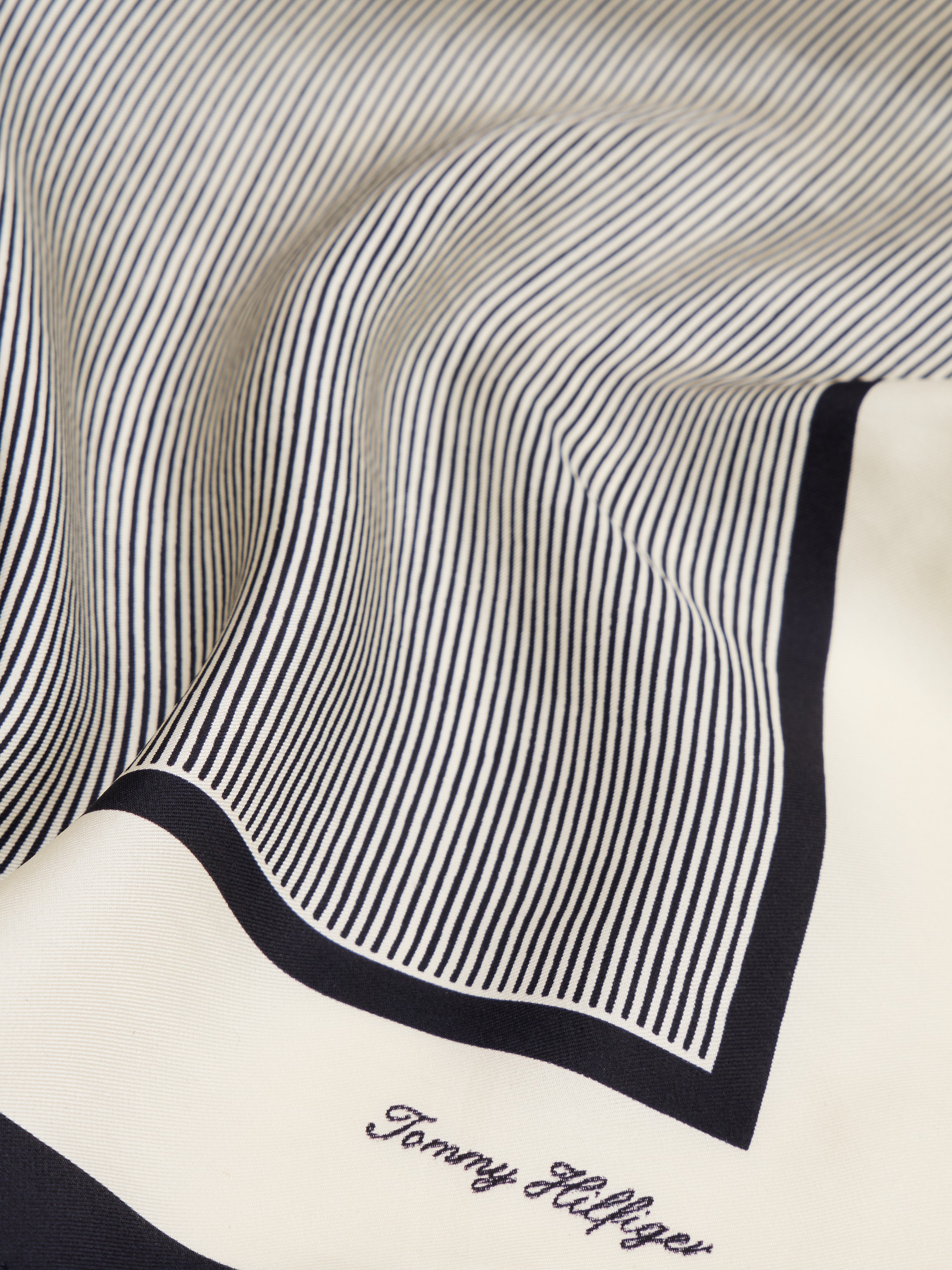 Tommy Hilfiger Modetuch »TH ELEVATED FLAG SILK SQUARE«