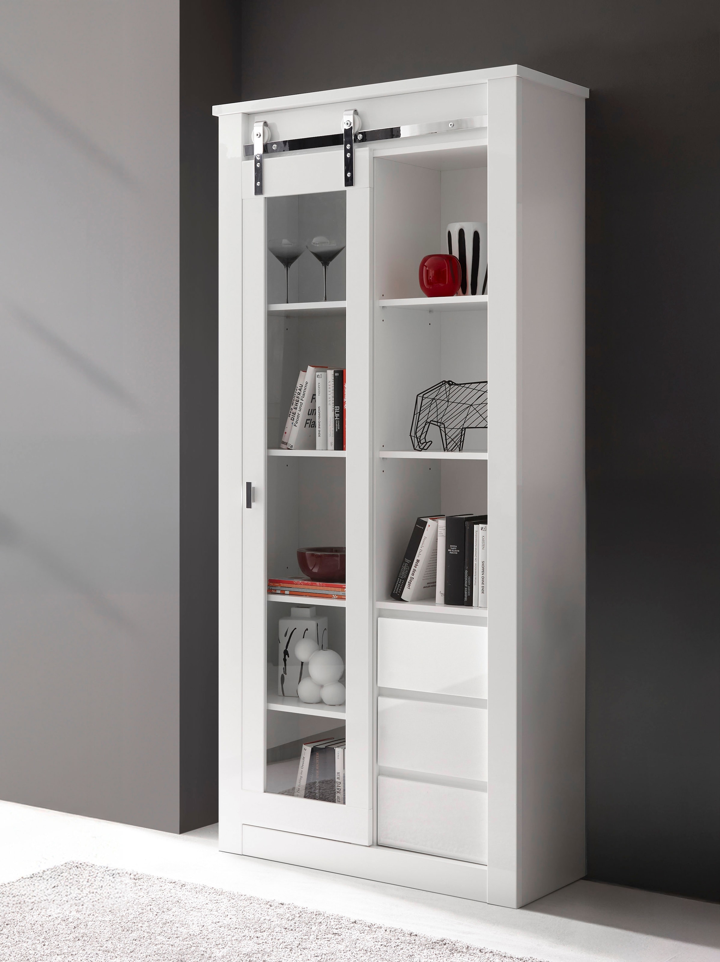 Home affaire Vitrine »Daytona, moderner Hochschrank, Glasvitrine in Weiß Hochglanz« mit Schiebetürenbeschlag in Chrom-Optik, ausreichend Stauraum