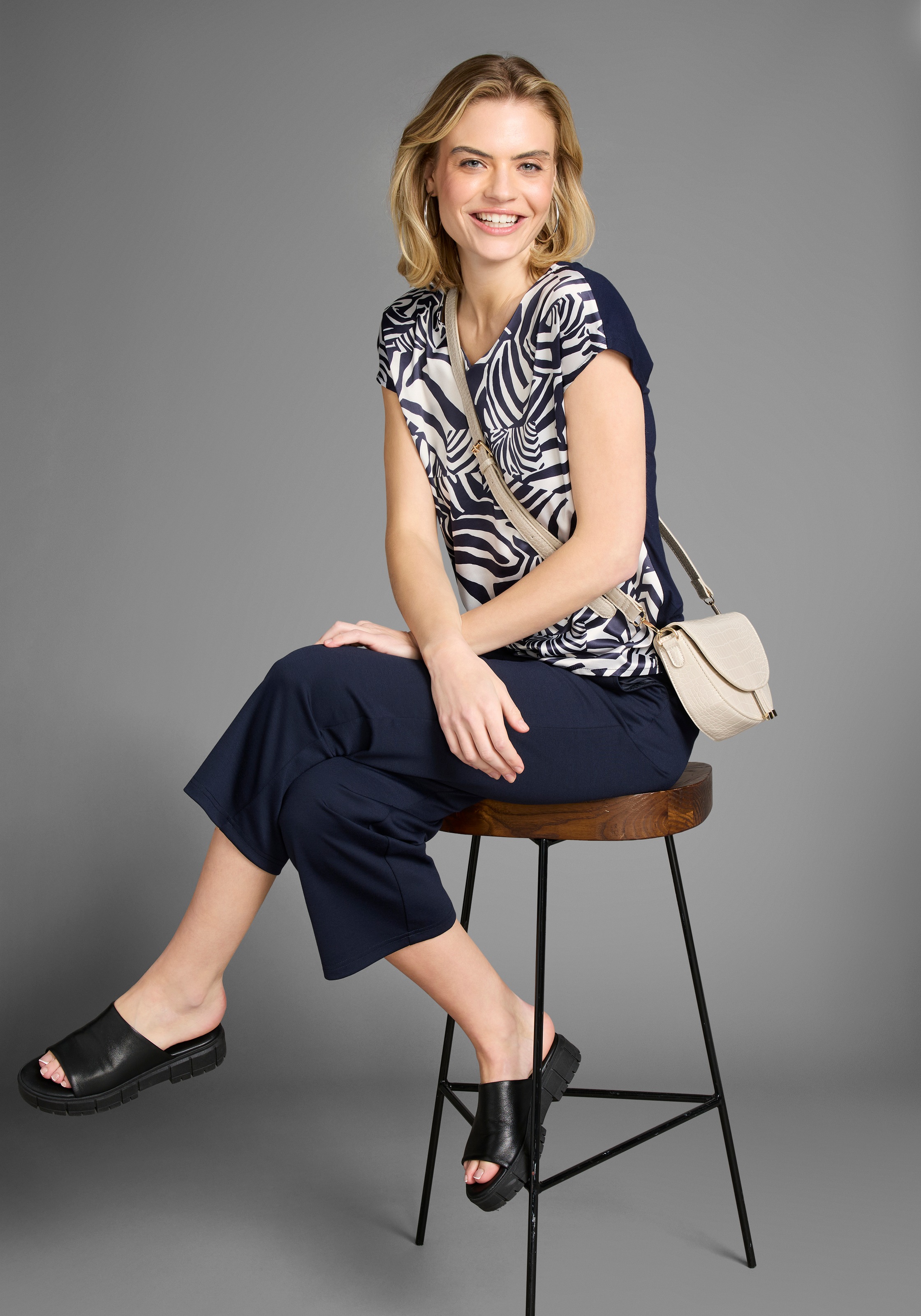 Laura Scott Shirtbluse, in Shirt-Optik, vorne leichtglänzender Satin - NEUE KOLLEKTION