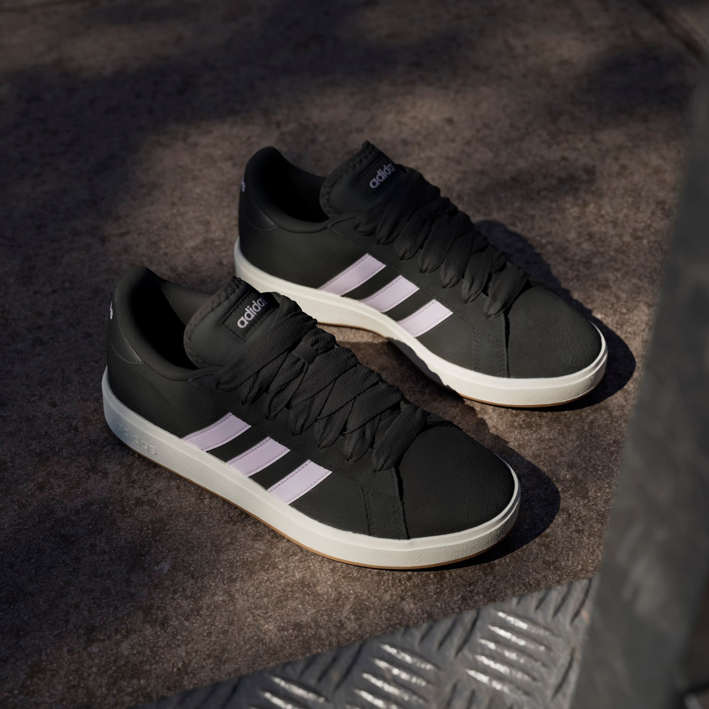 adidas Sportswear Sneaker »GRAND COURT BASE 00S«  Design auf den Spuren des adidas Campus 00