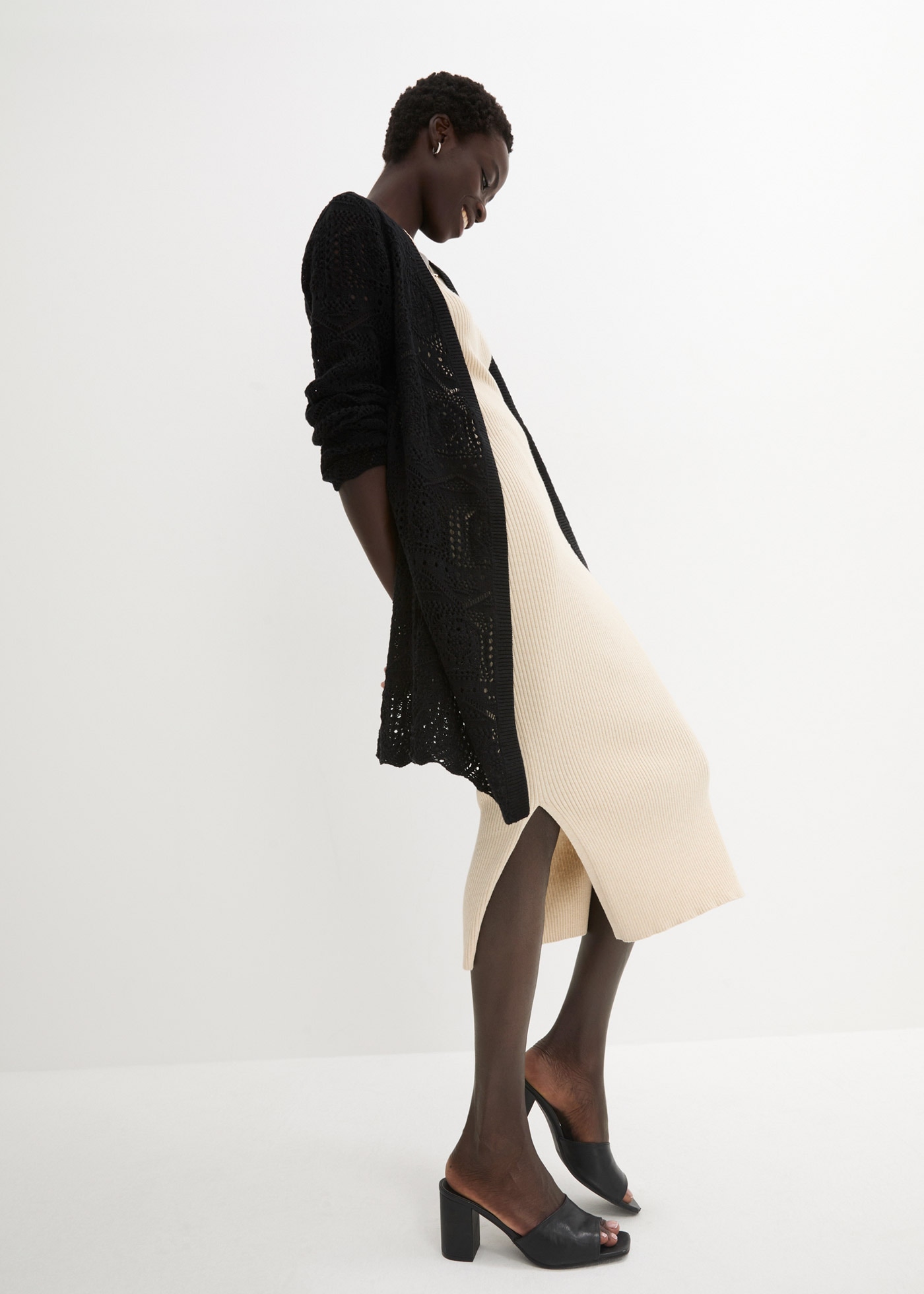 bonprix Longstrickjacke 1 tlg. lockere und offene Passform, mit femininem Lochmuster, casual Stil