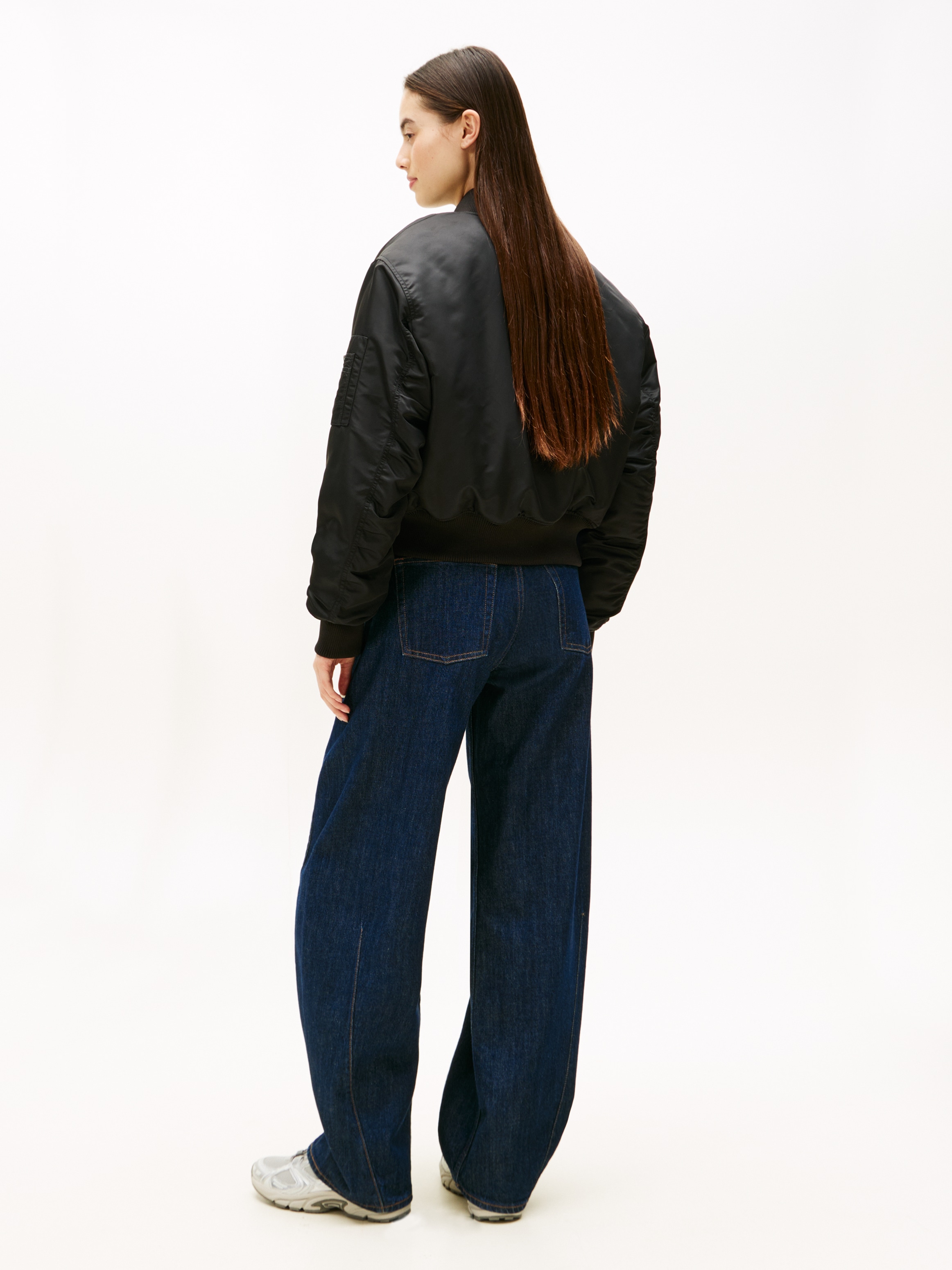 Tommy Jeans Bomberjacke »TJW ESSENTIAL BOMBER JACKET« ohne Kapuze Mit Reißverschlusstaschen an den Ärmeln