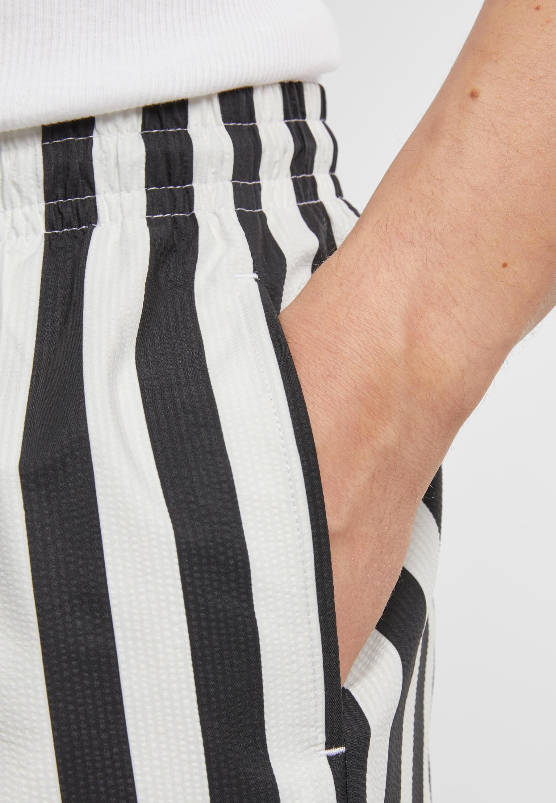 URBAN CLASSICS Badeshorts »Urban Classics Striped Seersucker Swim Shorts«