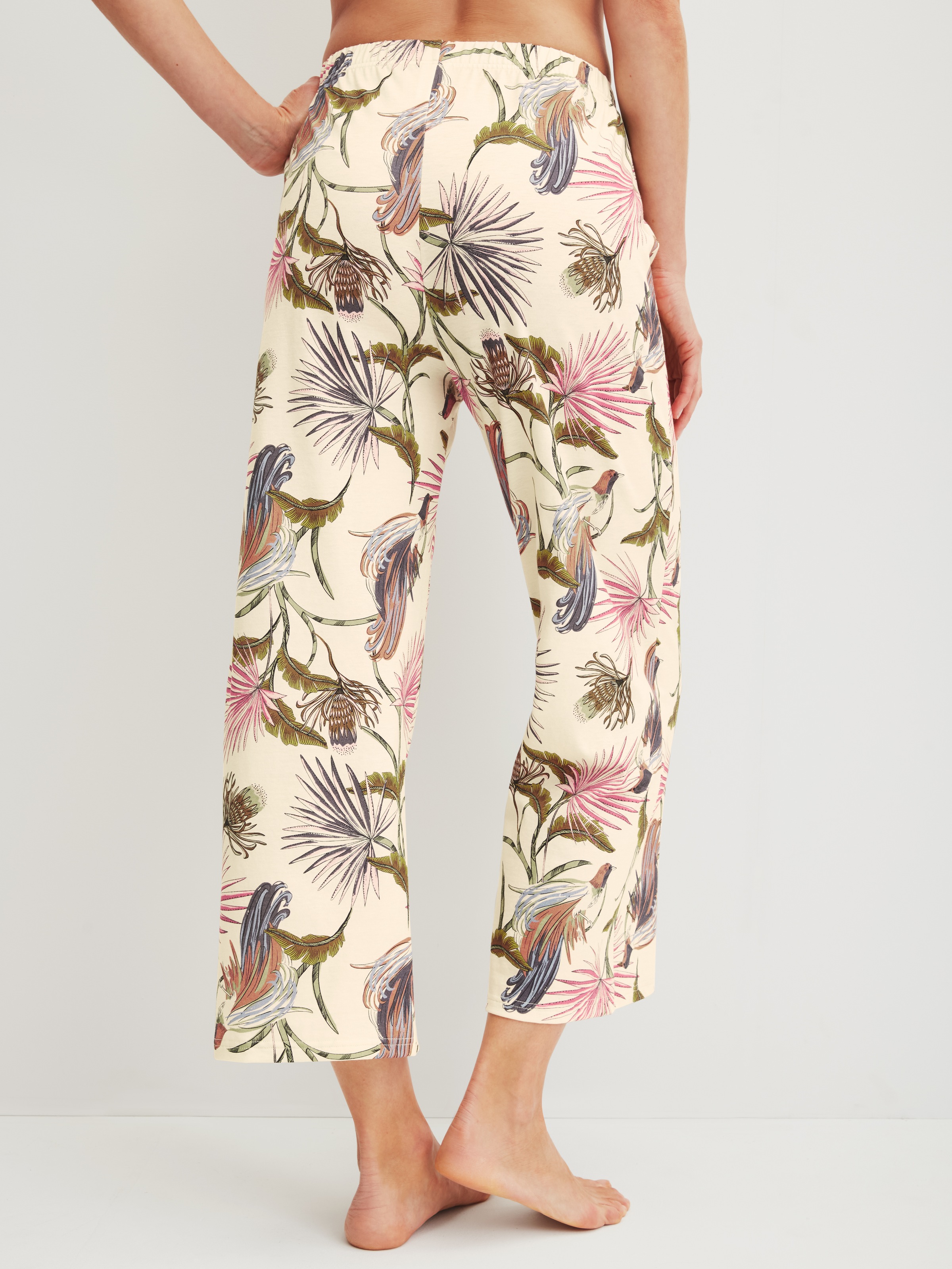 Schlafhose CALIDA "Favourites Arts", Damen, Gr. S (40/42), N-Gr, charm cream, Single Jersey, Obermaterial: 100% Baumwolle, bequem 7/8-Länge, Hosen Schlafhose, mit Allover-Print, in weicher Single-Jersey-Qualität 7