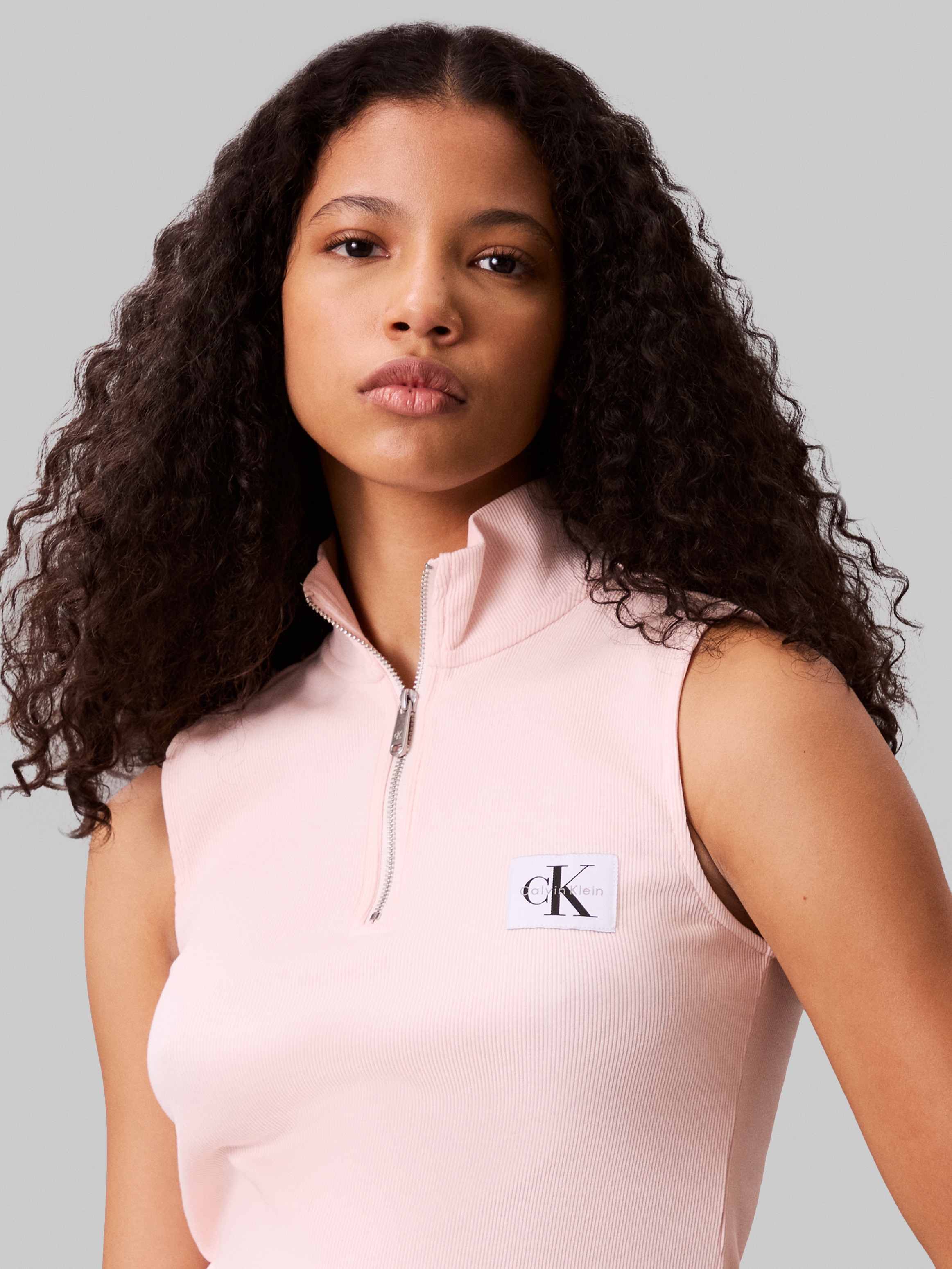 Calvin Klein Jeans Tanktop »A- WOVEN LABEL SL QZ TOP«, Mit Rundhalsausschnitt