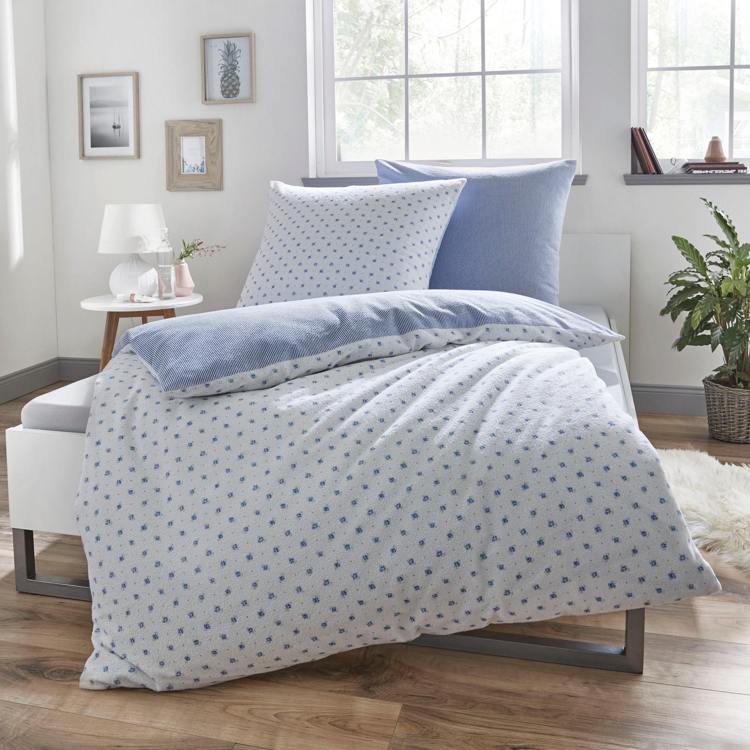 Dyckhoff Bettwäsche "Blaue Streublumen" 2 Stk. tlg. aus Weichfrottier günstig online kaufen