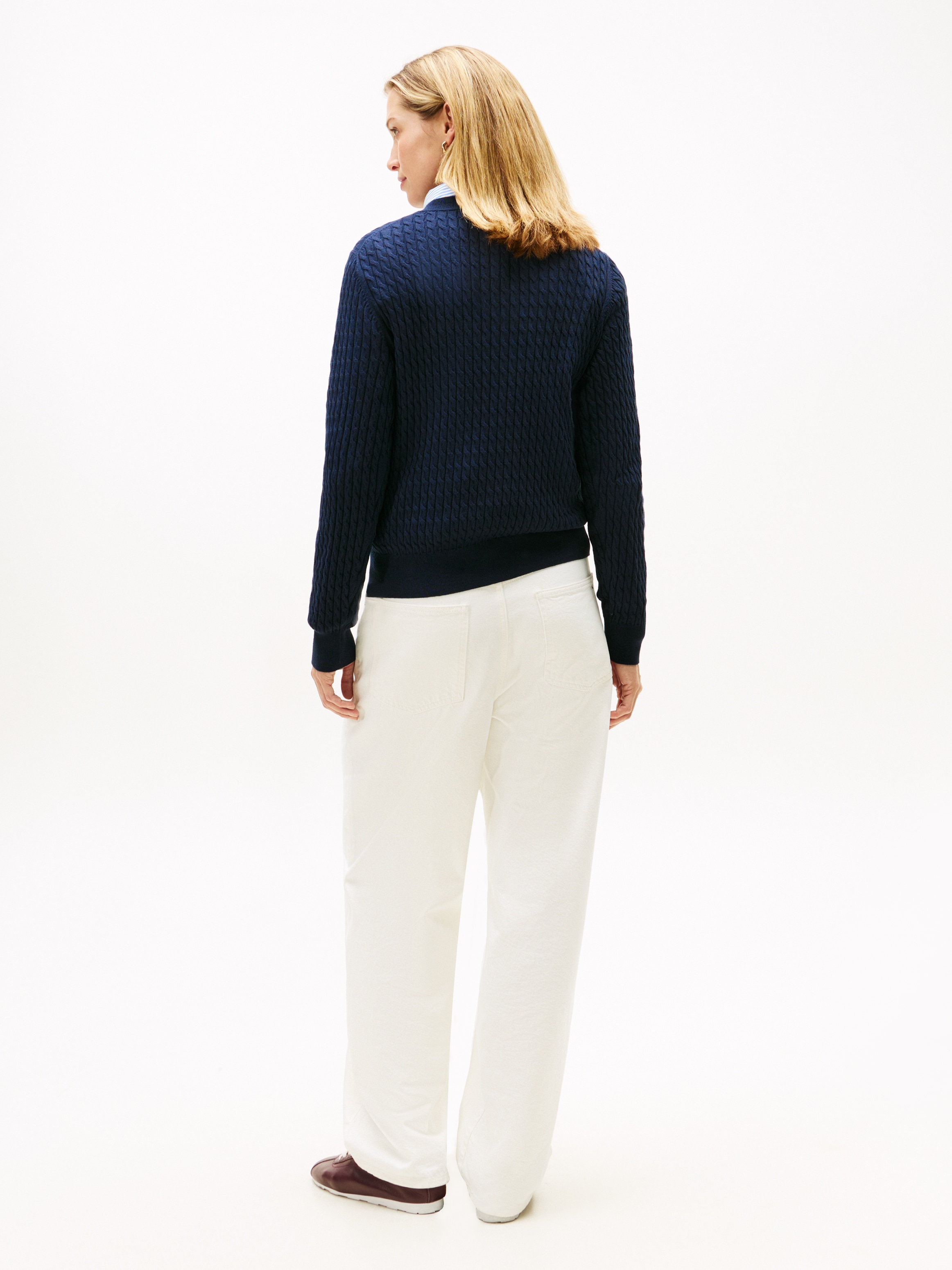 Tommy Hilfiger V-Ausschnitt-Pullover »CO CABLE V-NK LS SWT«, mit Zopfmuster, Logostickerei