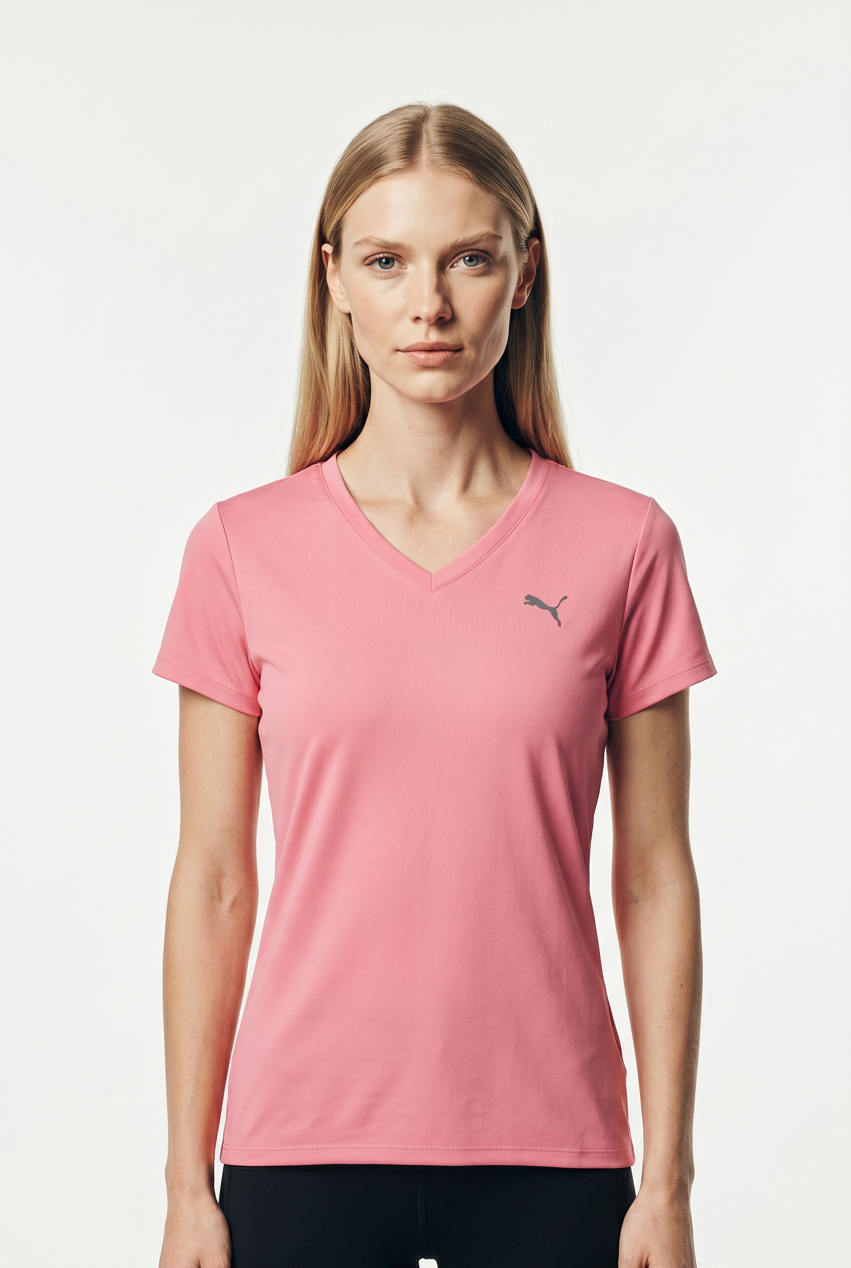 PUMA Trainingsshirt "W TAD ESSENTIAL VNECK TEE" mit DryCELL-Technologie, körperbetonter V-Ausschnitt, Kurzarmdesign