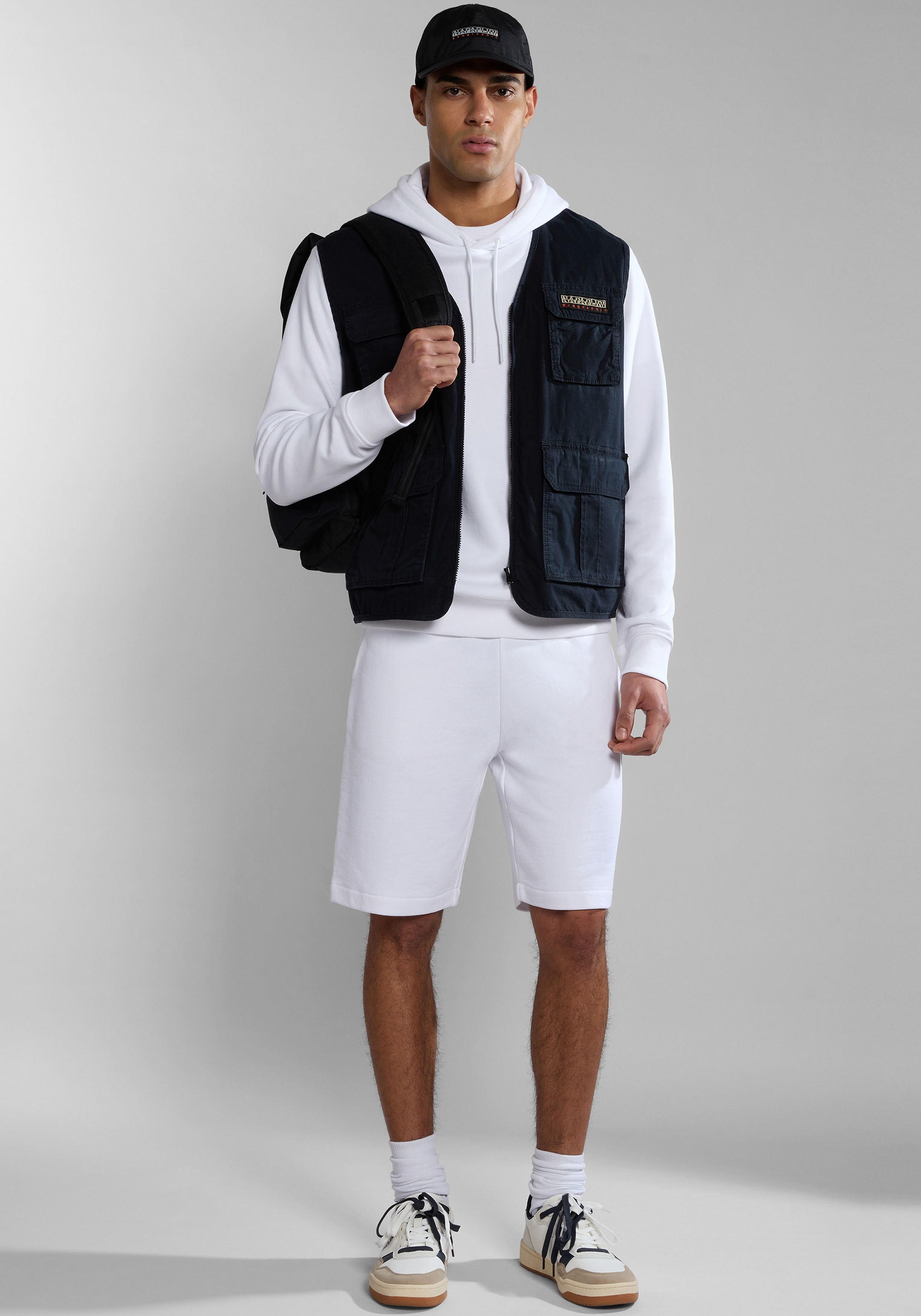 Napapijri Kapuzensweatshirt »BALIS H SUM 002«, Mit Markenlabel an der Seite; mit Rippbündchen an Saum und Ärmeln