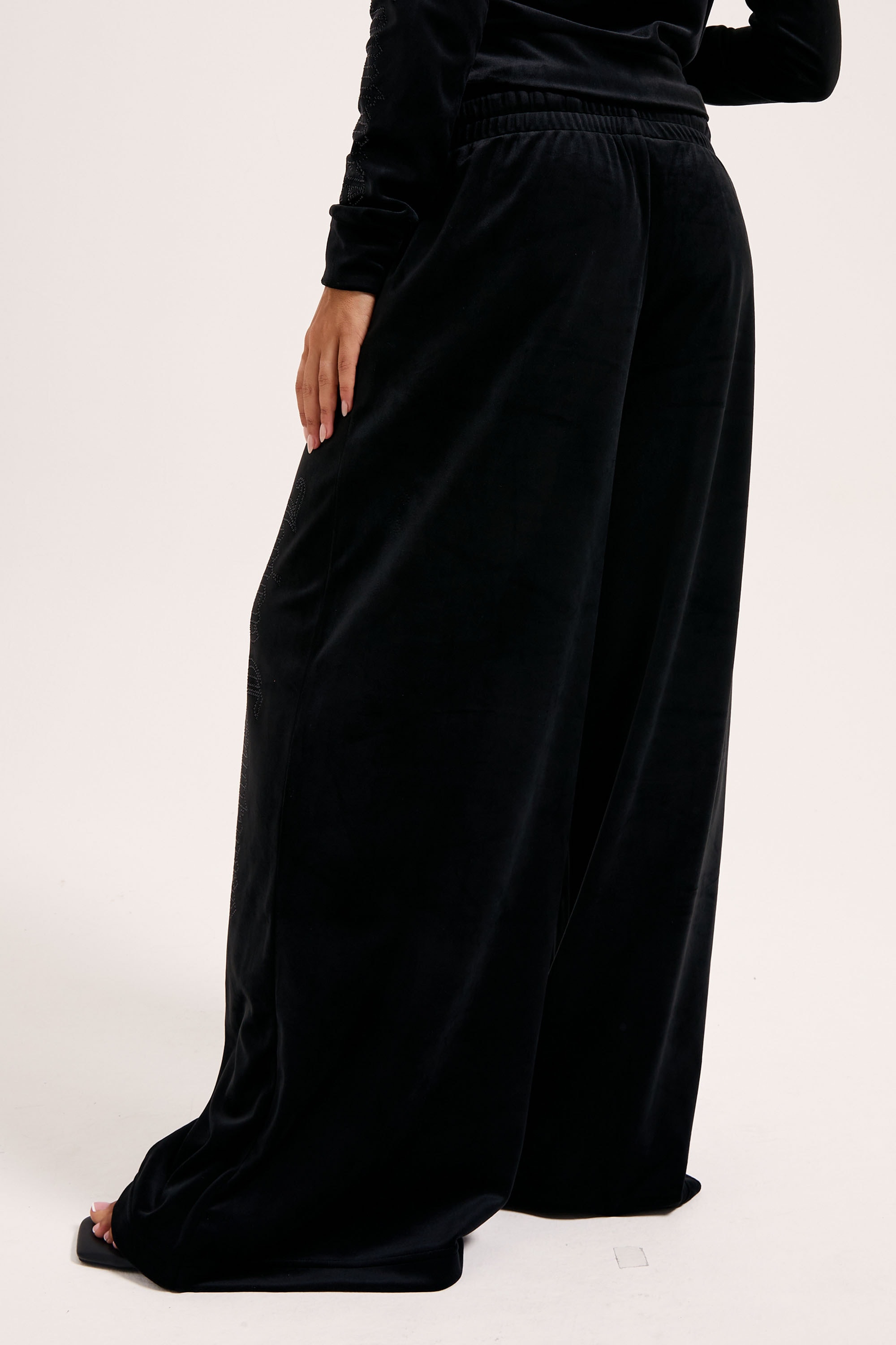 Juicy Couture Sweathose »CHEVIOT CUFFED VELOUR JOGGER Damen«  Trainingshose Damen, Sweathose, Velour, Jogginghose mit Glitzer, Sale