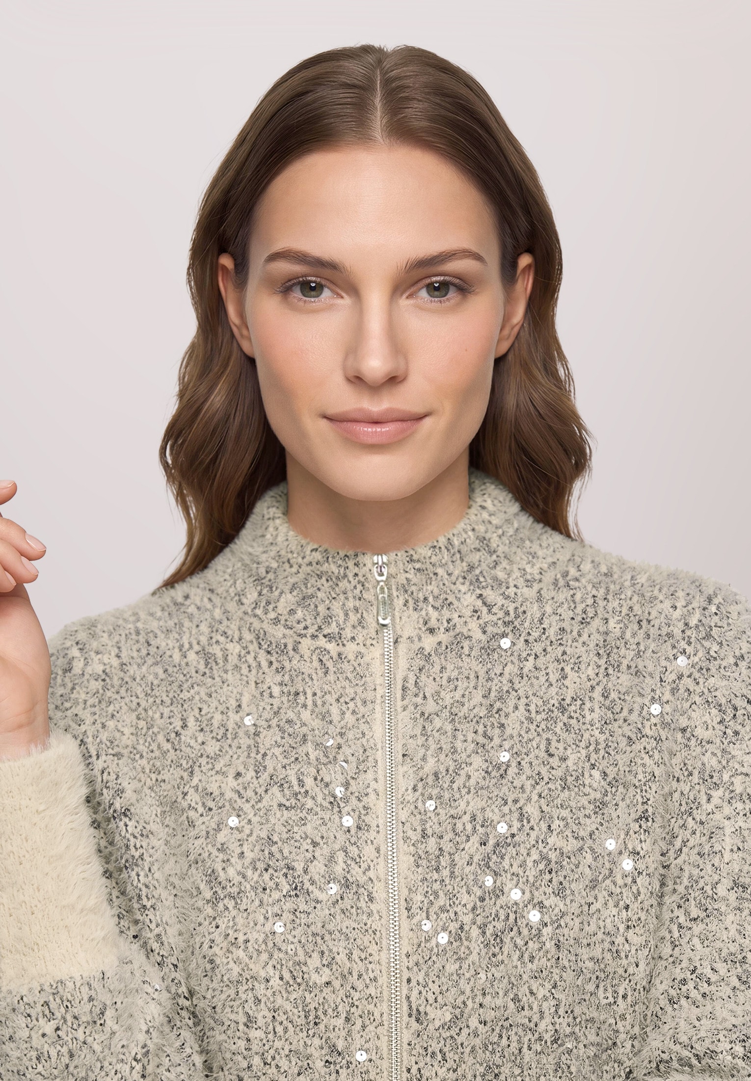 Betty Barclay Strickjacke »Damen mit Applikation« 1