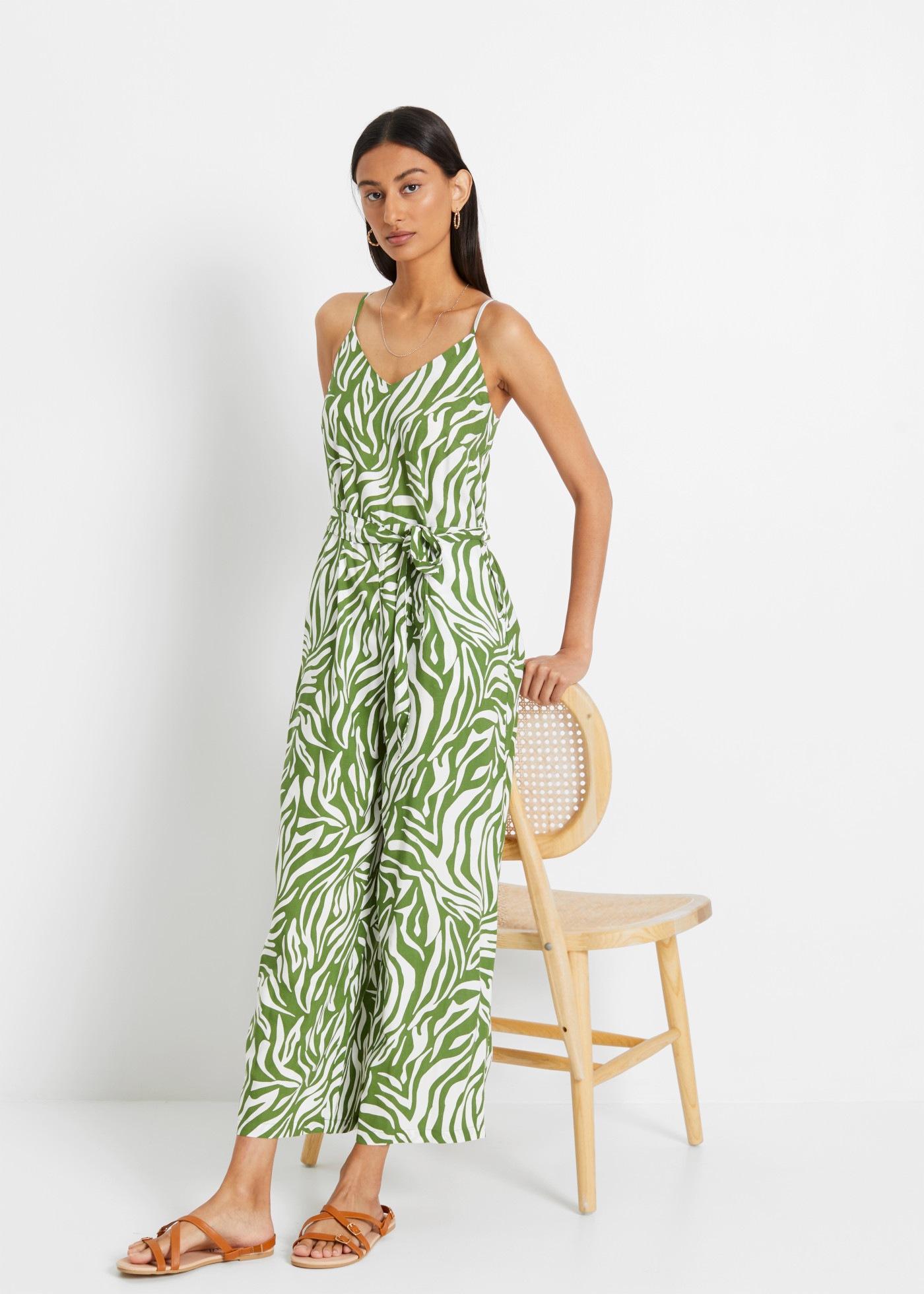 bonprix Jumpsuit mit modischem Druck, aus Viskose, figurumspielende Passform