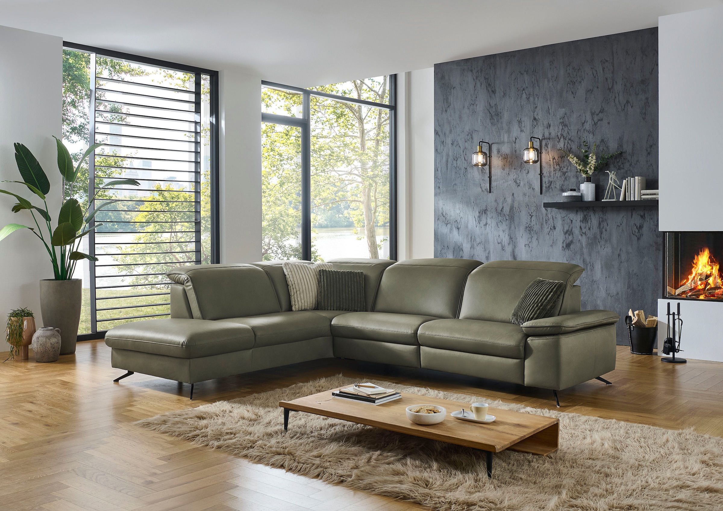 Die PlanBar Ecksofa "PN-EM20091, L-Form, Breite 297 cm" inkl. Kopfteilverstellung, optional elektr. Relaxfunktion u. Stauraum