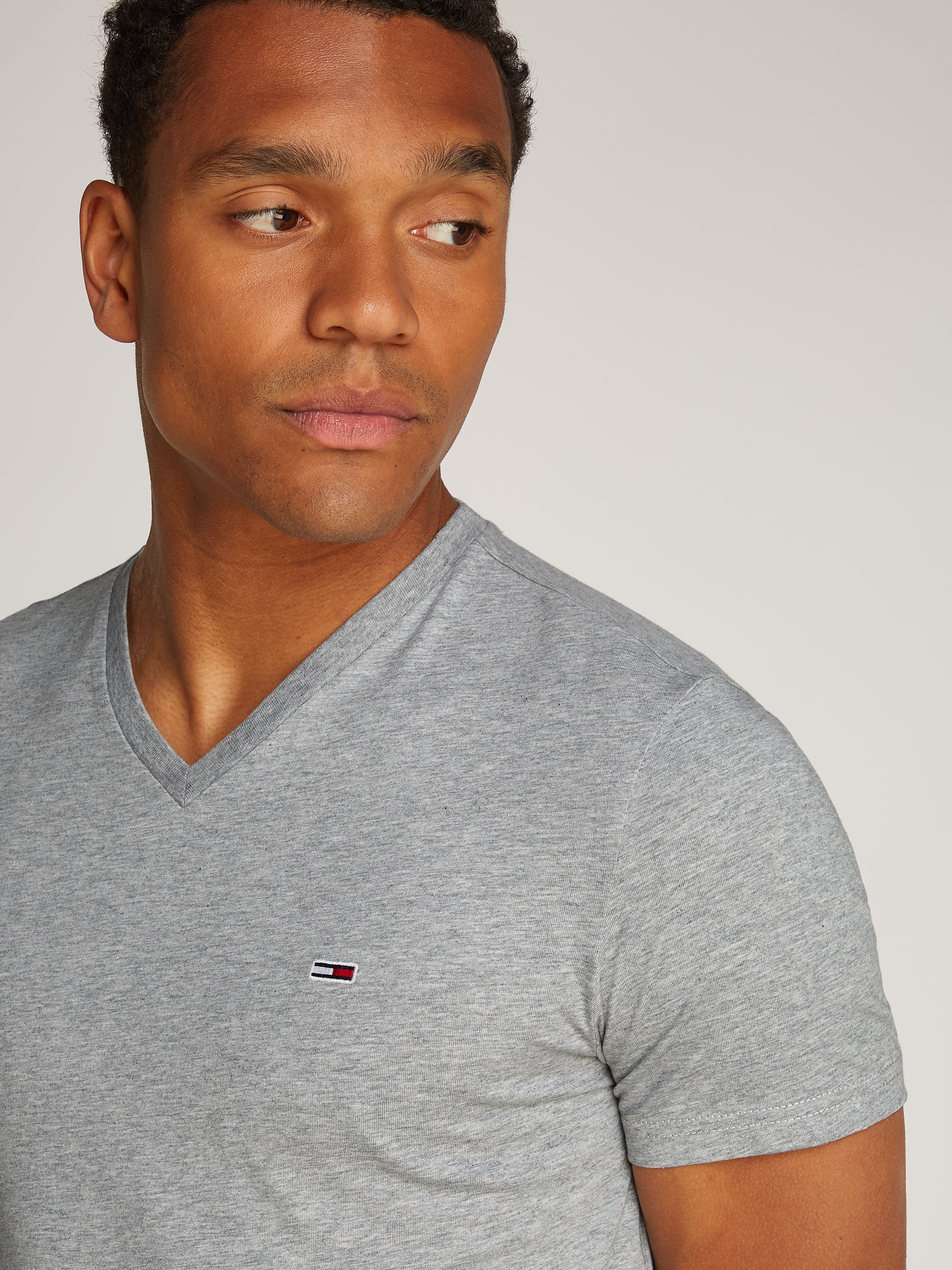 Tommy Jeans T-Shirt »TJM XSLIM JASPE VNECK TEE EXT«, in Melange-Optik